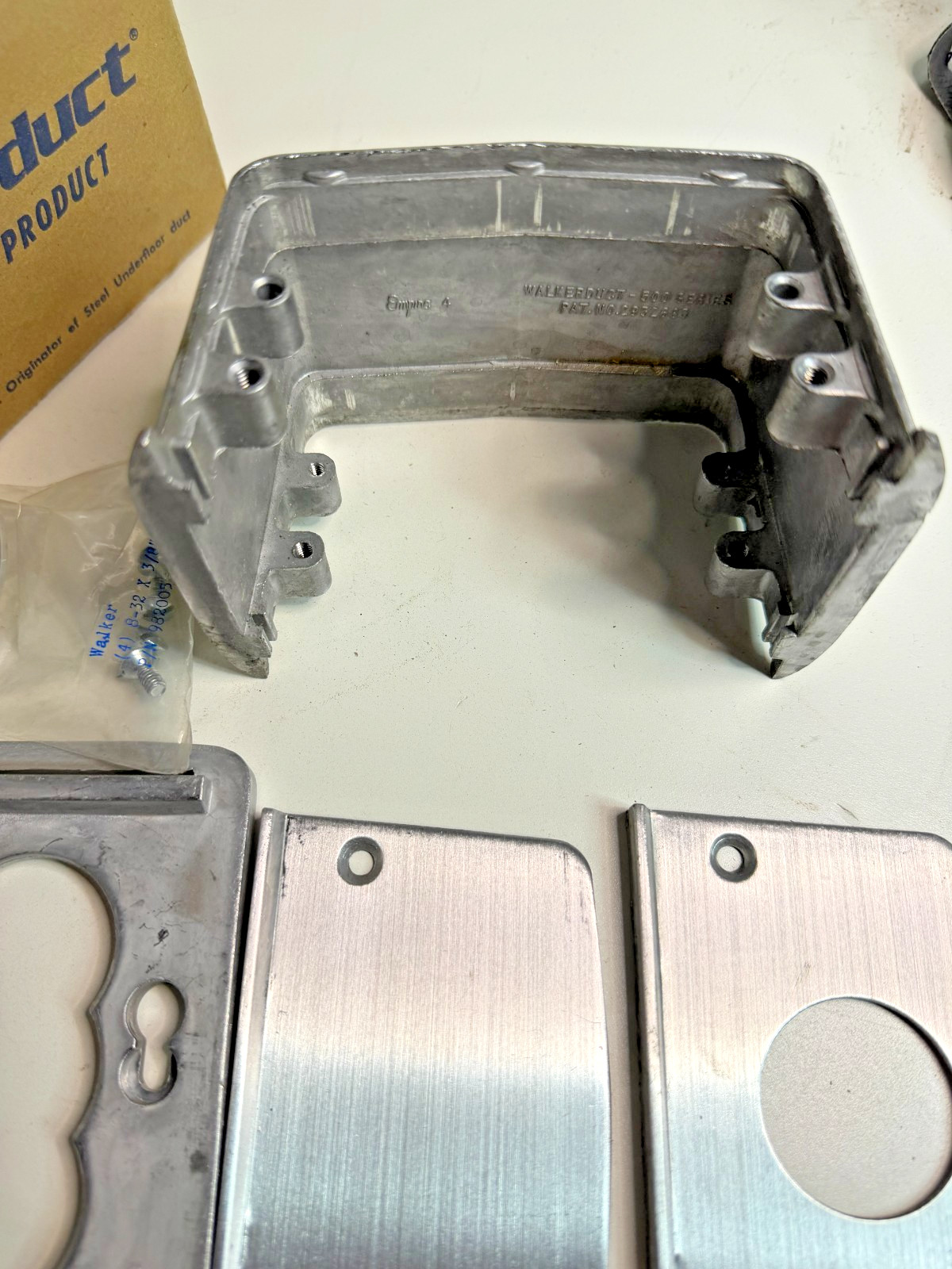 WALKER/WIREMOLD 501 ALUMINUM SERVICE FITTING WALKERDUCT. QTY X 1