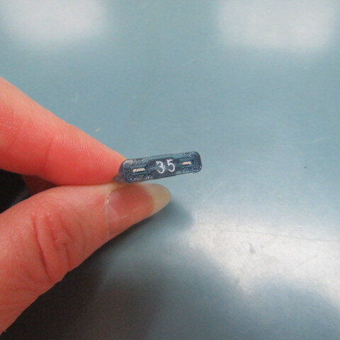 LITTLEFUSE 0257035.P Qty of 100 per Lot 35 A AC 32 V DC Fuse Automotive Require
