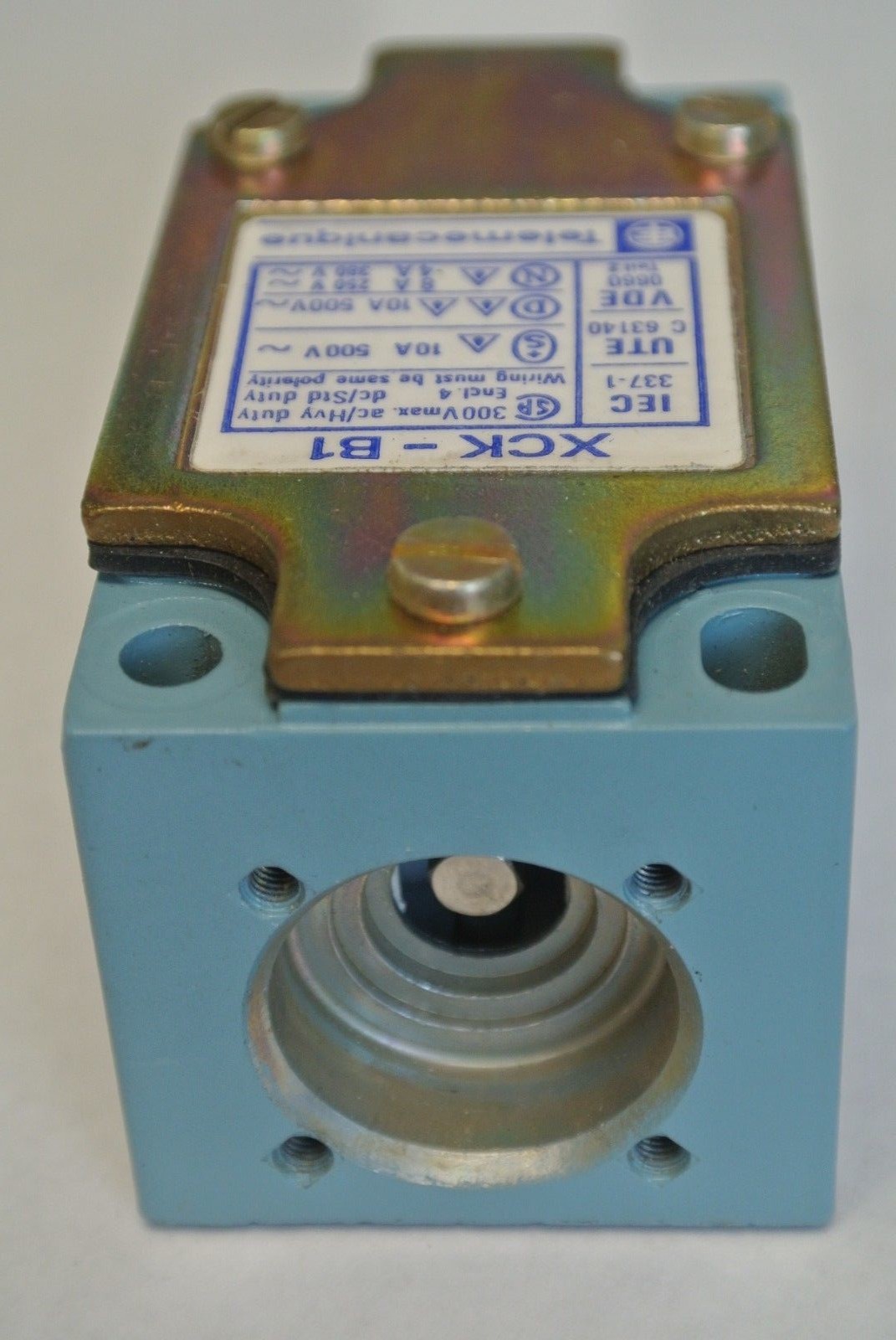 TELEMECANIQUE XCK-B1 LIMIT SWITCH BODY – 300VAC MAX HEAVY DUTY – NEW SURPLUS