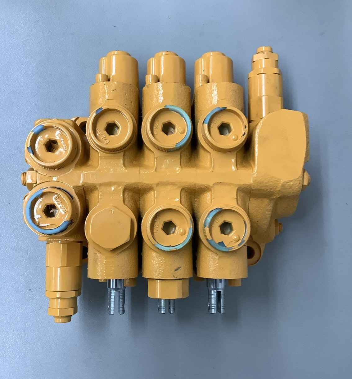 Doosan A155361 3-Spool Hydraulic Control Valve Assembly (r31)