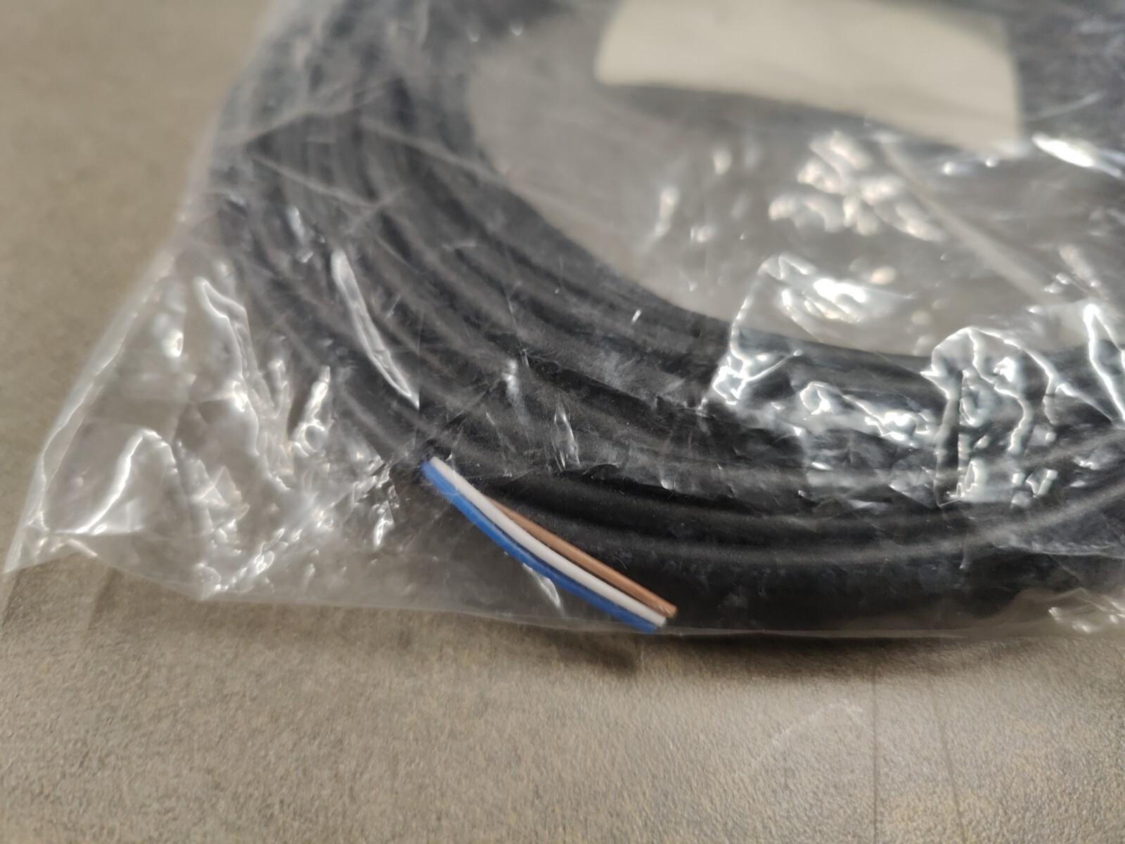 New Pepperl + Fuchs Cable Assembly V1-G-BK10M-PUR-U