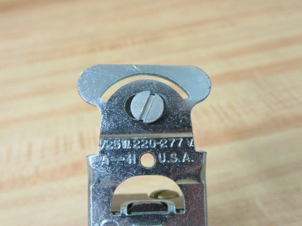 Cooper Wiring Devices 1722AMB Arrow Hart Pilot Light