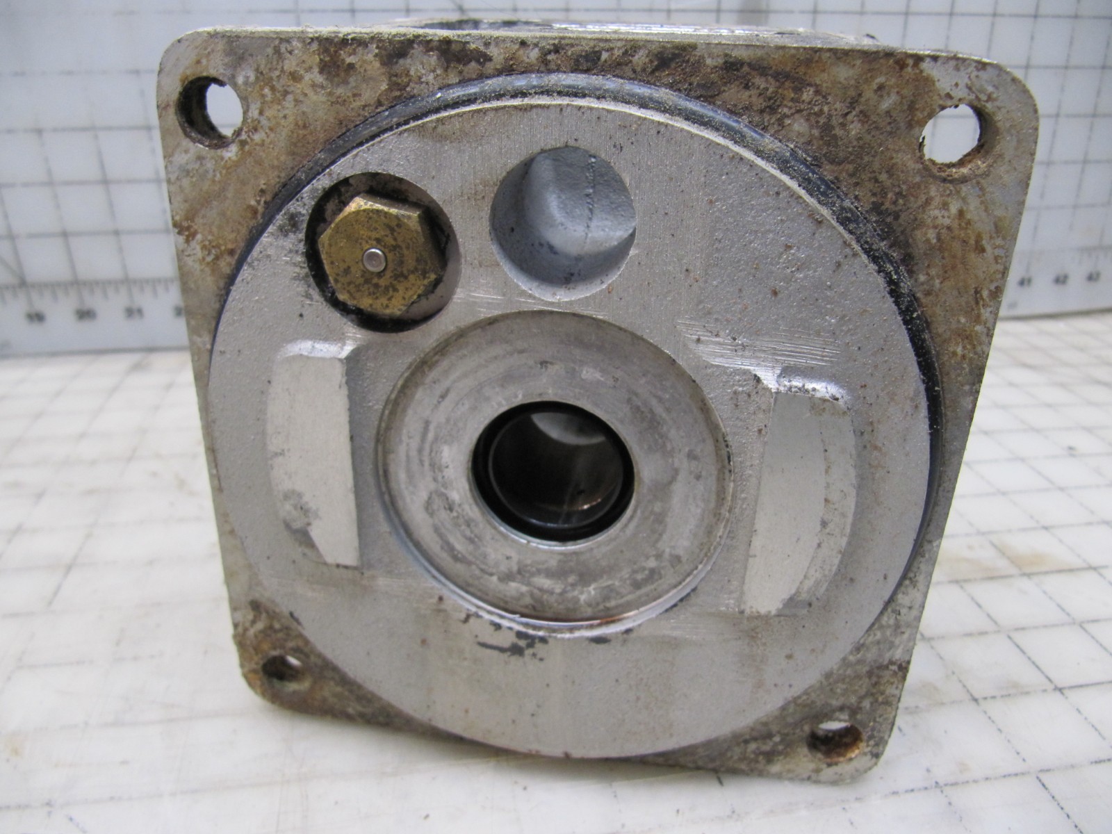 Used Warren Rupp Intermediate Bracket For Sandpiper Diaphragm Pump SB1 1/2