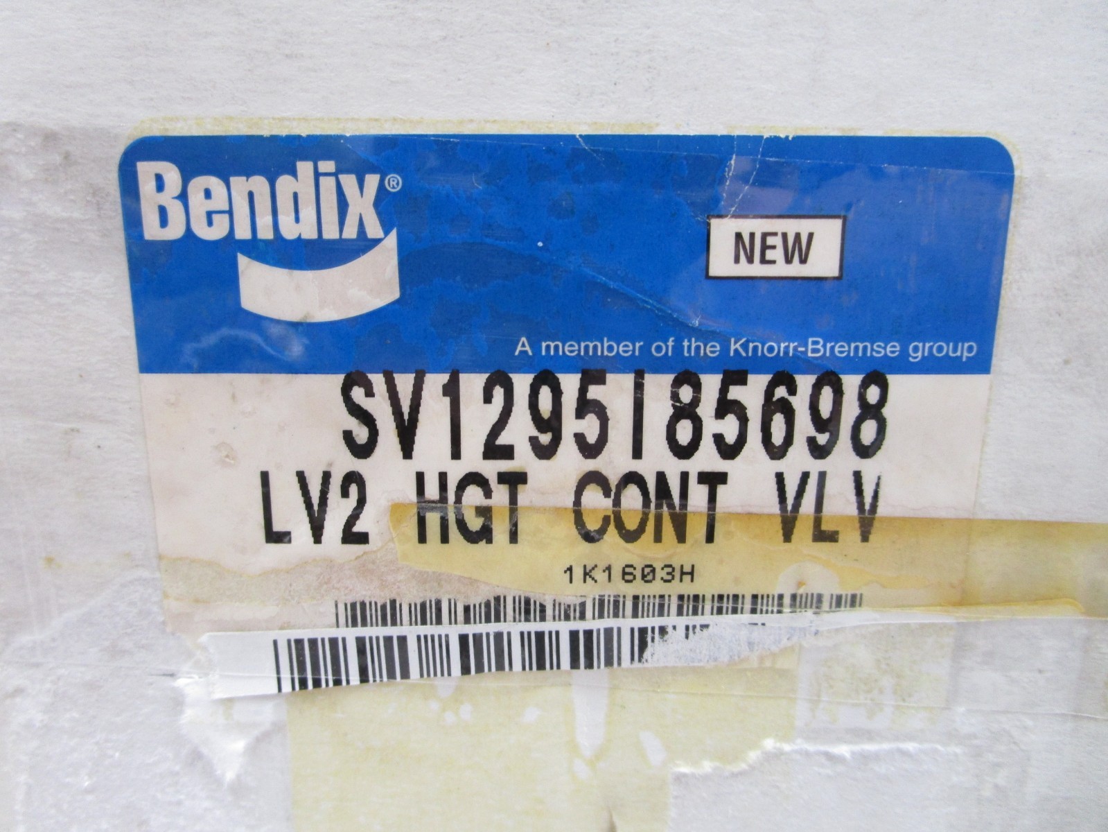 Bendix SV1295I85698 Air Ride Height Control Valve LV2 HGT 1/8″ Ports