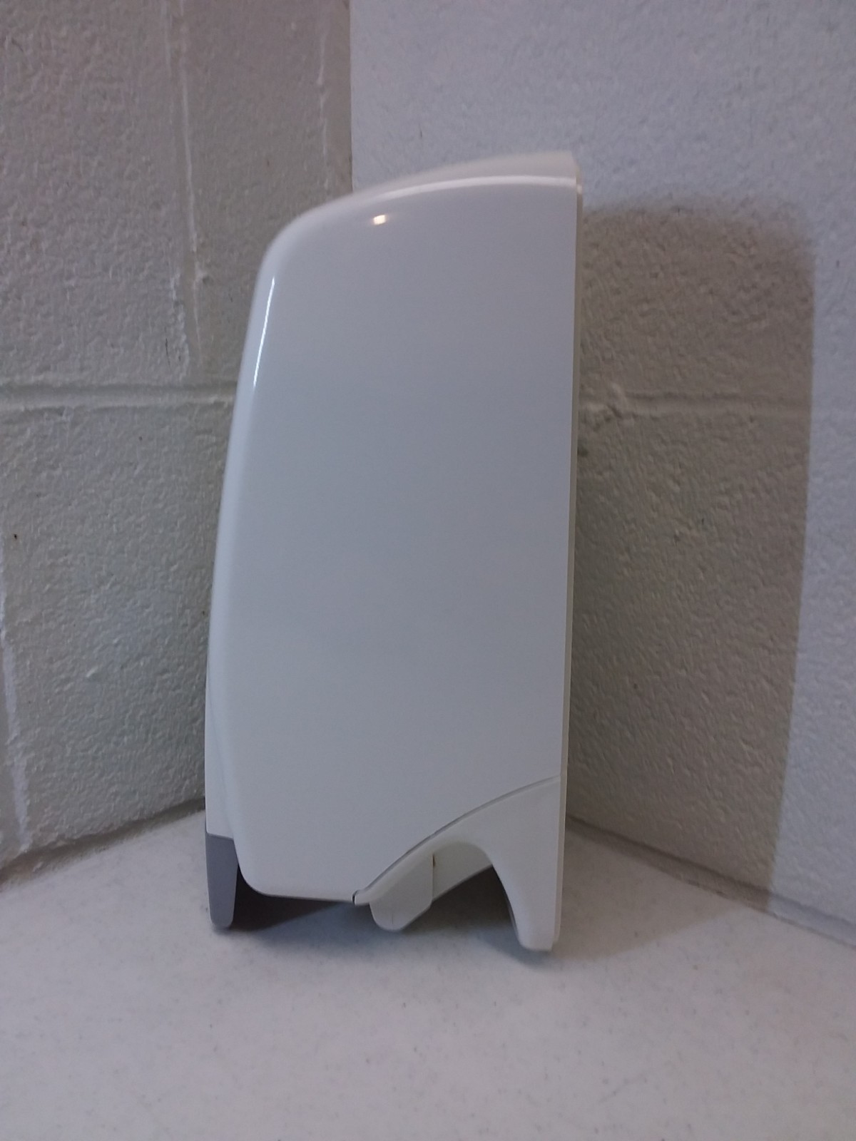 GoJo 9034-001-XXX Manual Wall Sanitizer Dispenser 800 mL