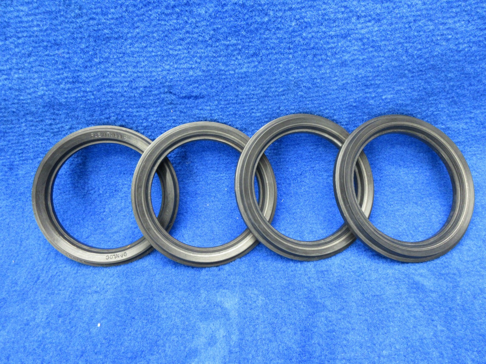 Dan-Loc Flexitallic Lamons R31 Oval Rubber Ring Joint Gasket Seal R-31 lot of 4