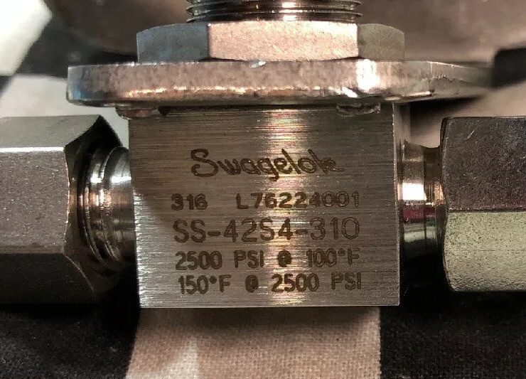 Swagelok Actuated Ball Valve 1/4″, SS-42S4-31O & MS-131-SR, (SS-42S4-310)