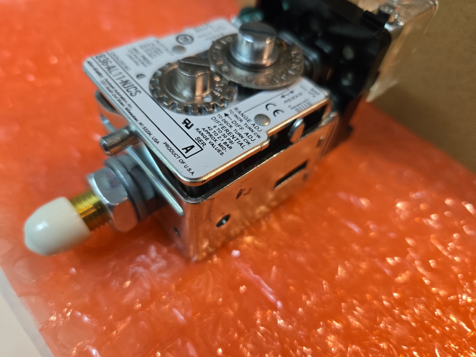 836-AL11-NJCS. Refrigeration Electro-Mech 836 Pres Sw. Rockwell Automation. New