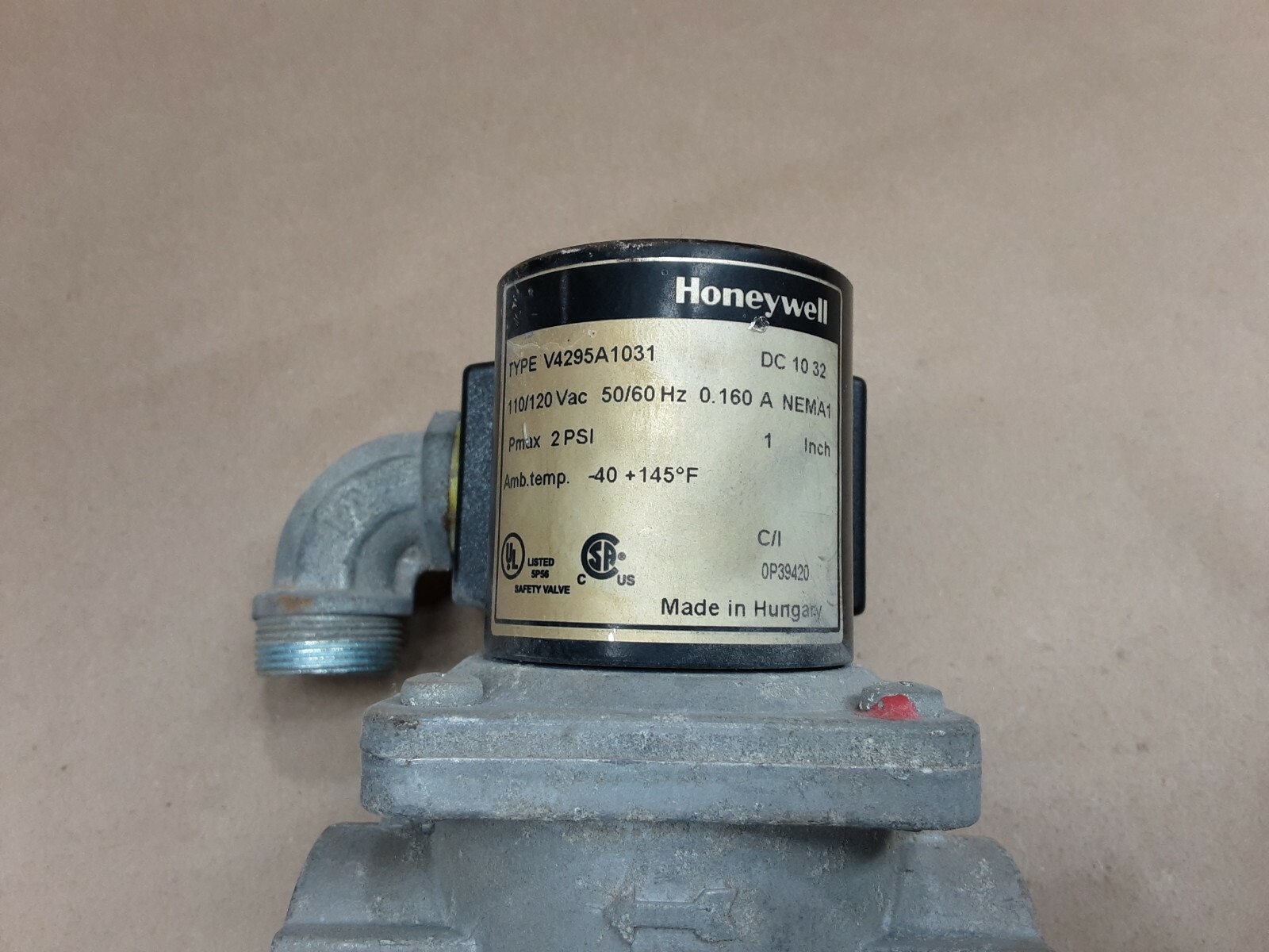 HONEYWELL V4295A1031 110/120 2PSI SOLENOID GAS VALVE #1009D17PR5