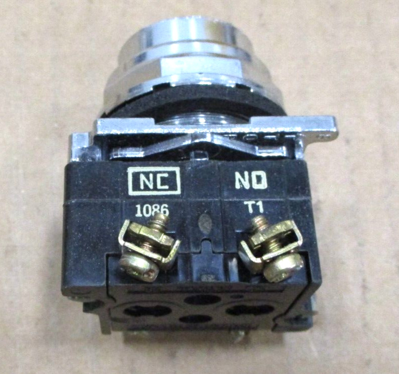 Cutler-Hammer 10250T103 Operator Std. Button Green A7600AES