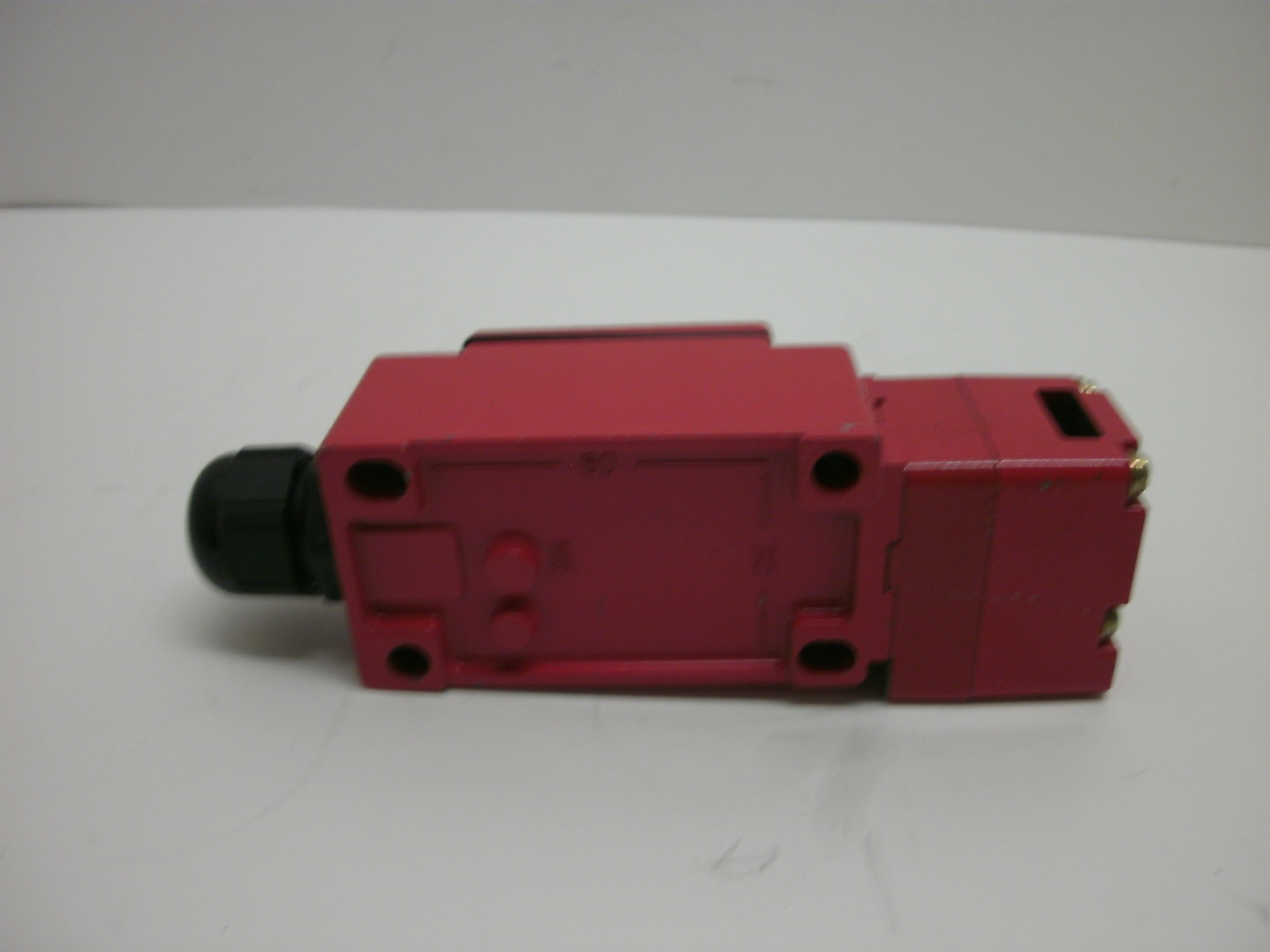 CUTLER-HAMMER E48M1K0 SERIES A1 KEY INTERLOCK LIMIT SWITCH EN 60947-5-1 VDE 0660