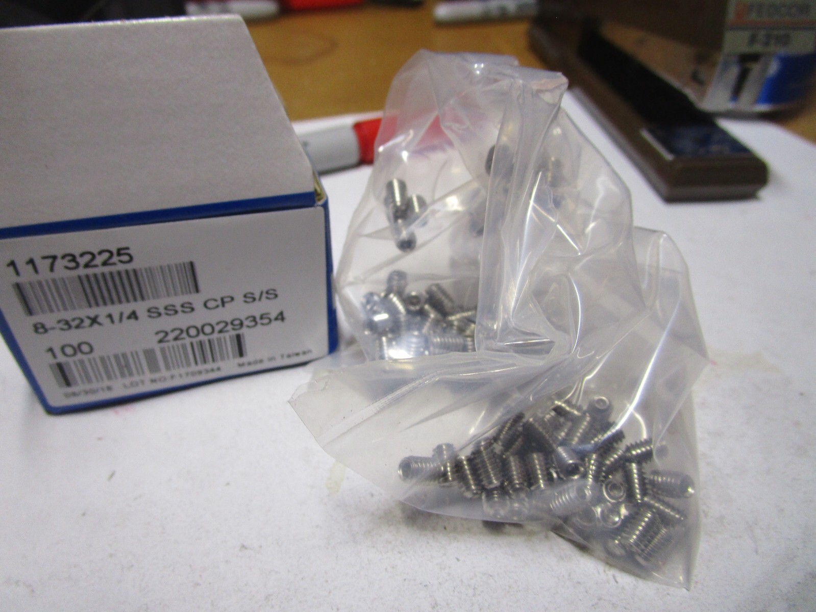 #8-32 x 1/4″ Hex Cup Point Grade 18-8 Stainless Steel Socket Set Screw QTY 100