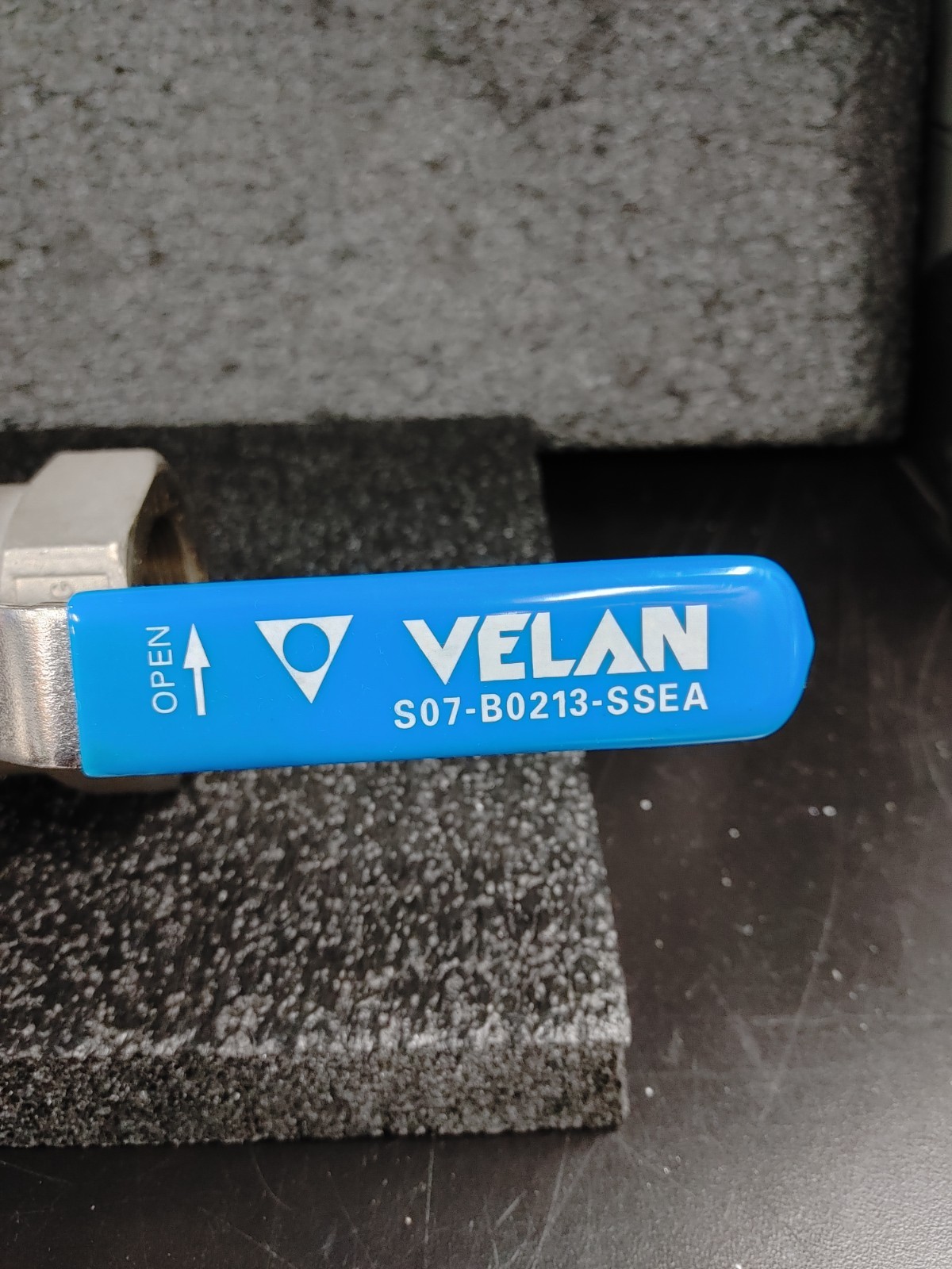 VELAN S07-B0213-SSEA HB2000 1 1/2″ 2000 WOG CF8M Memoryseal Resilient Ball Valve