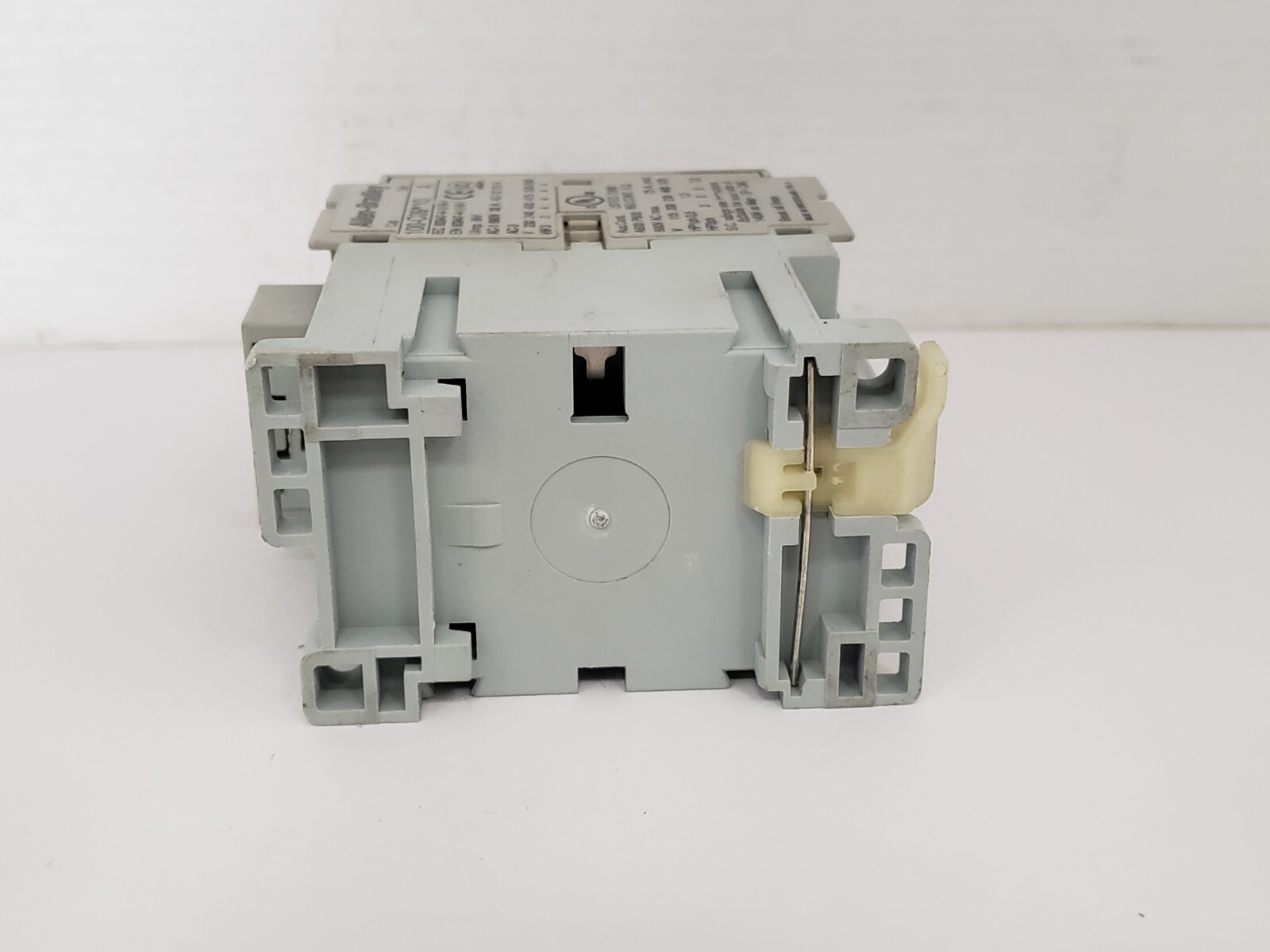 ALLEN BRADLEY 100-C09D10 CONTACTOR 9A 3 POLE 1NO 110/120V SERIES A