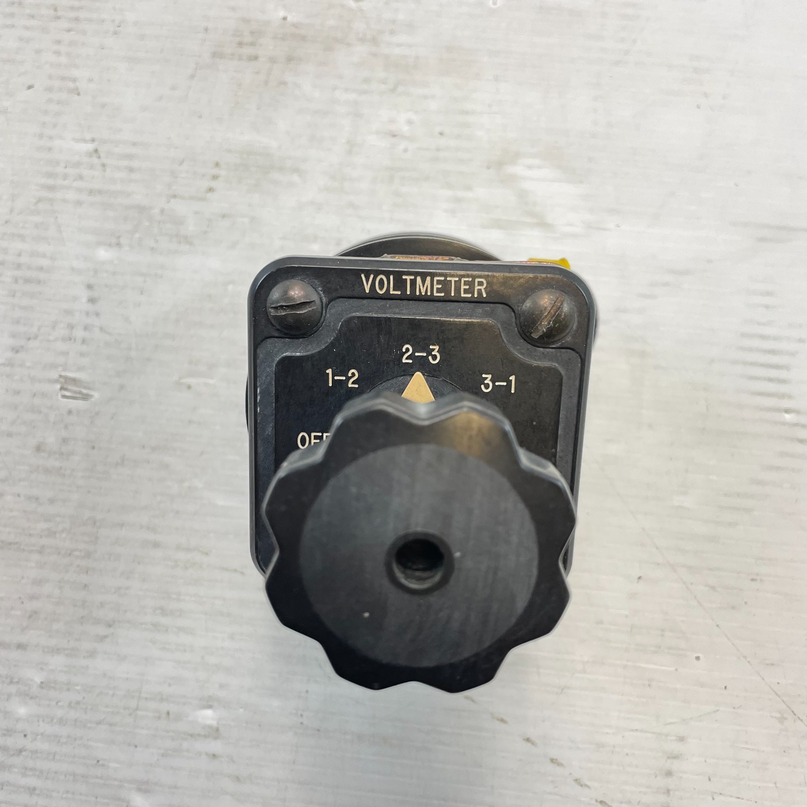 ELECTROSWITCH 2404C VOLTMETER 6A 600VAC