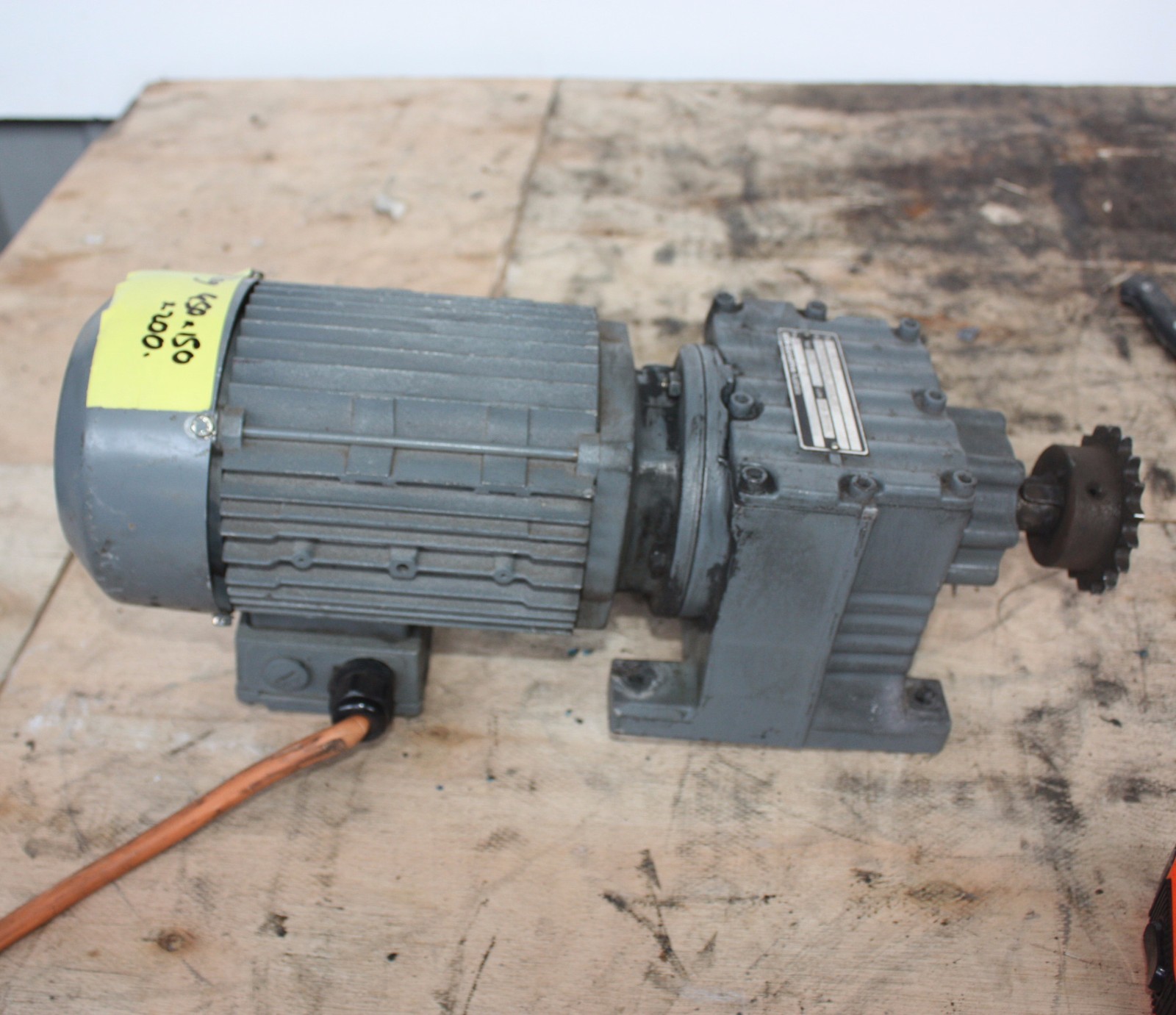 SEW Eurodrive R27 DT80K4 gear electric motor 0.55KW ratio 22.32:1