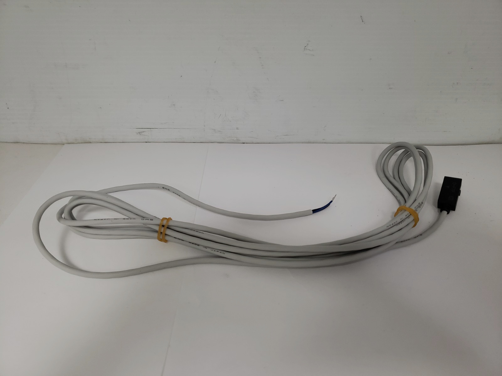 SMC D-F7P PNEUMATIC ACTUATOR SWITCH PNP NNB