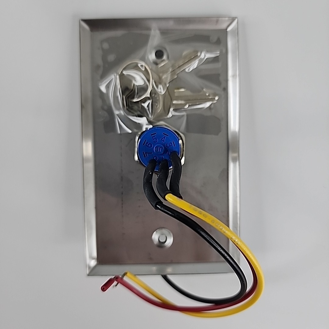Overhead Door LMRT Test/Reset Switch Indoor 01-32674 Rev. D With Keys New-Opened