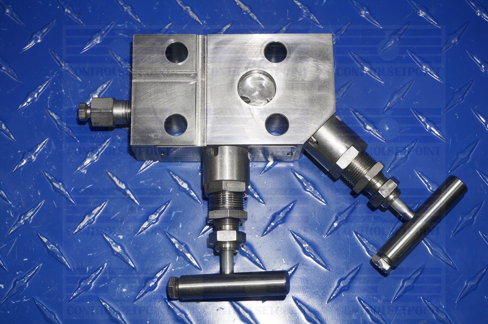 ANDERSON GREENWOOD MANIFOLD MC2HPS-4 2 VALVE MANIFOLD NEW