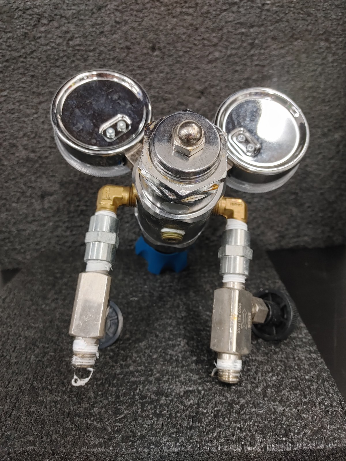 MATHESON High Purity Regulator with PROSTAR Valve X2 and Pressure Gauges