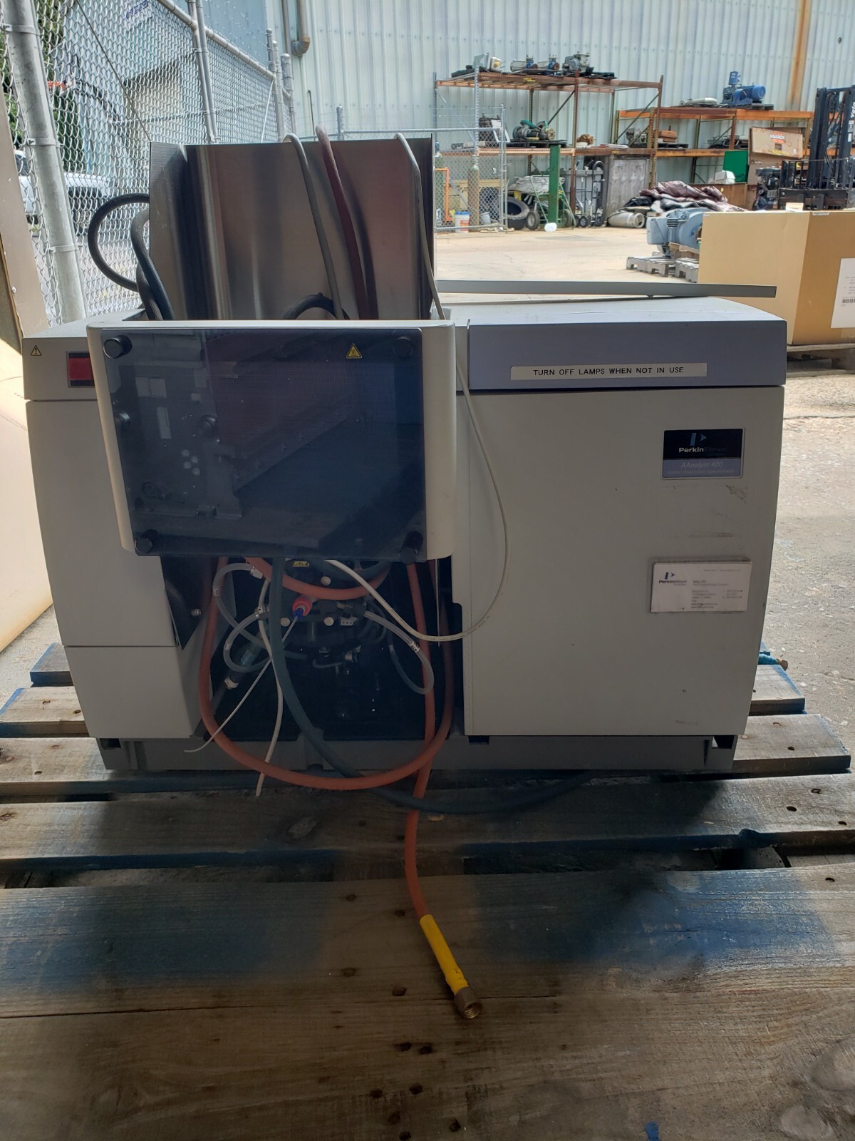 PERKIN ELMER ANALYST 400 B3150080 ATOMIC ABSORPTION SPECTROMETER
