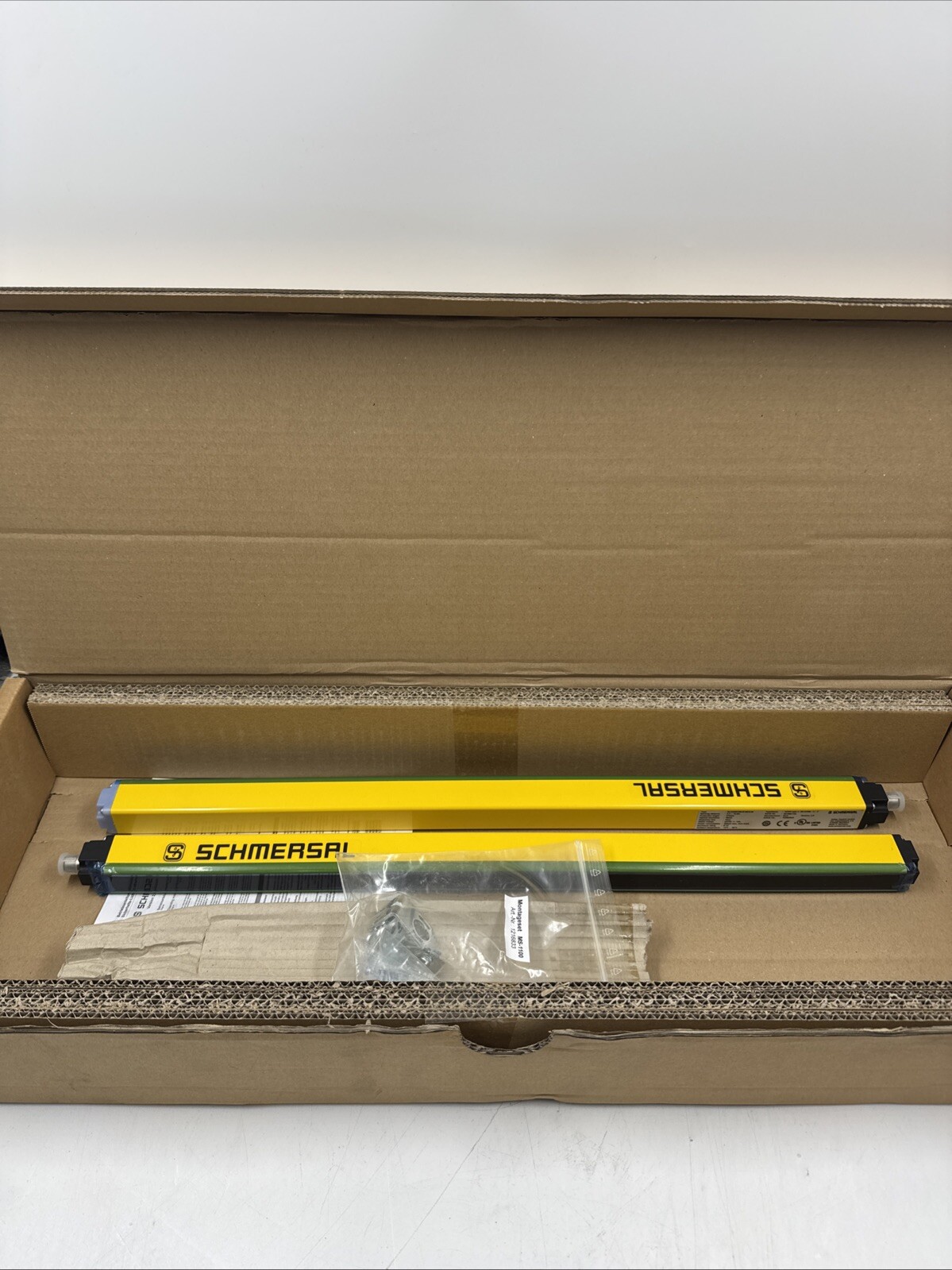 Safety light curtain Schmersal SLC440COM-ER-0570-30 new