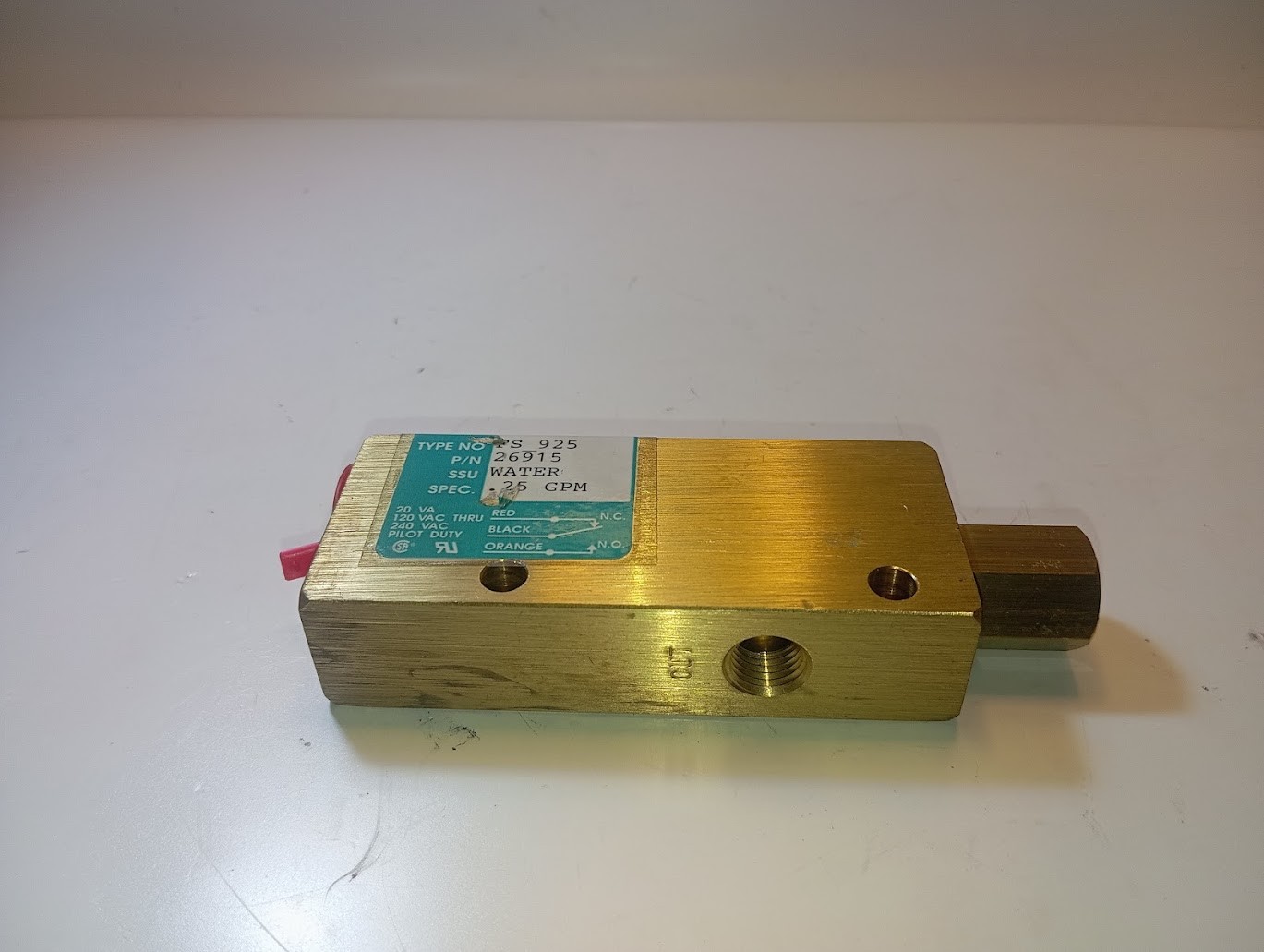 Gems FS-925 Brass Piston Flow Switch 1/4″ NPT Water 0.25 GPM 26915 Marine Spare