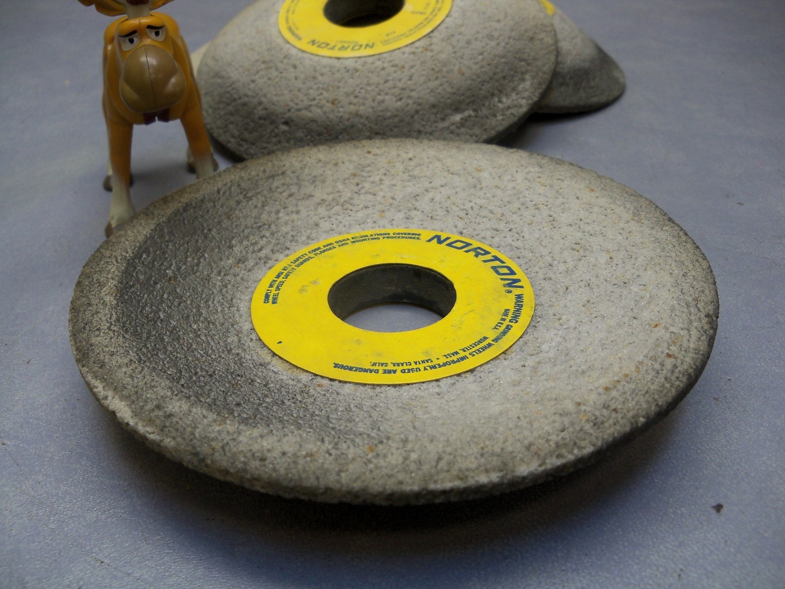 Norton 6X1X1-1/4 Grinding Wheel 32A60-F12VBEP 3820 RPM Lot of 4