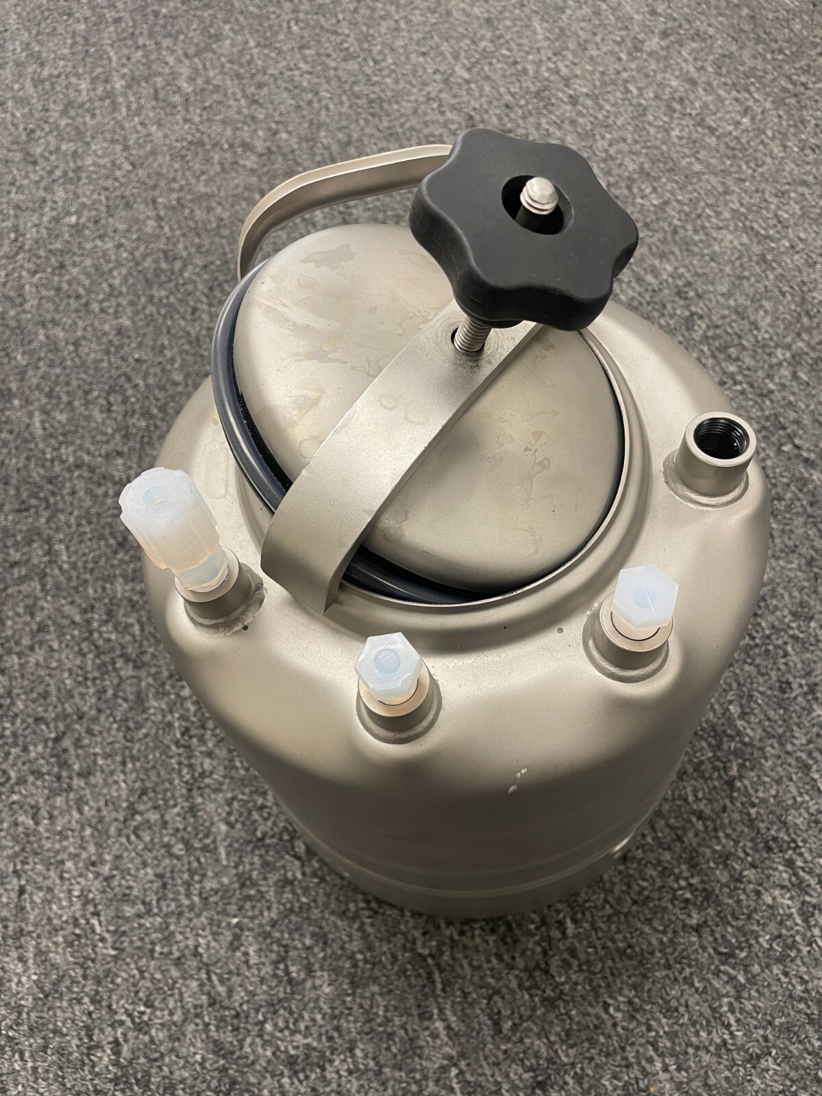 Apache Stainless Equipment Corp. Stainless Pressure Pot Tank 165/FV PSI 200