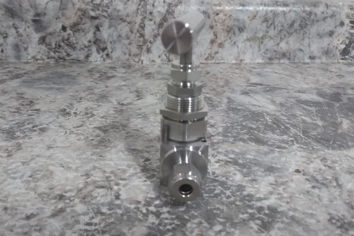 Ham-Let H-99S-00-SS-L-R-1/4 1/4 In Pipe Size Plumbing Needle Valve