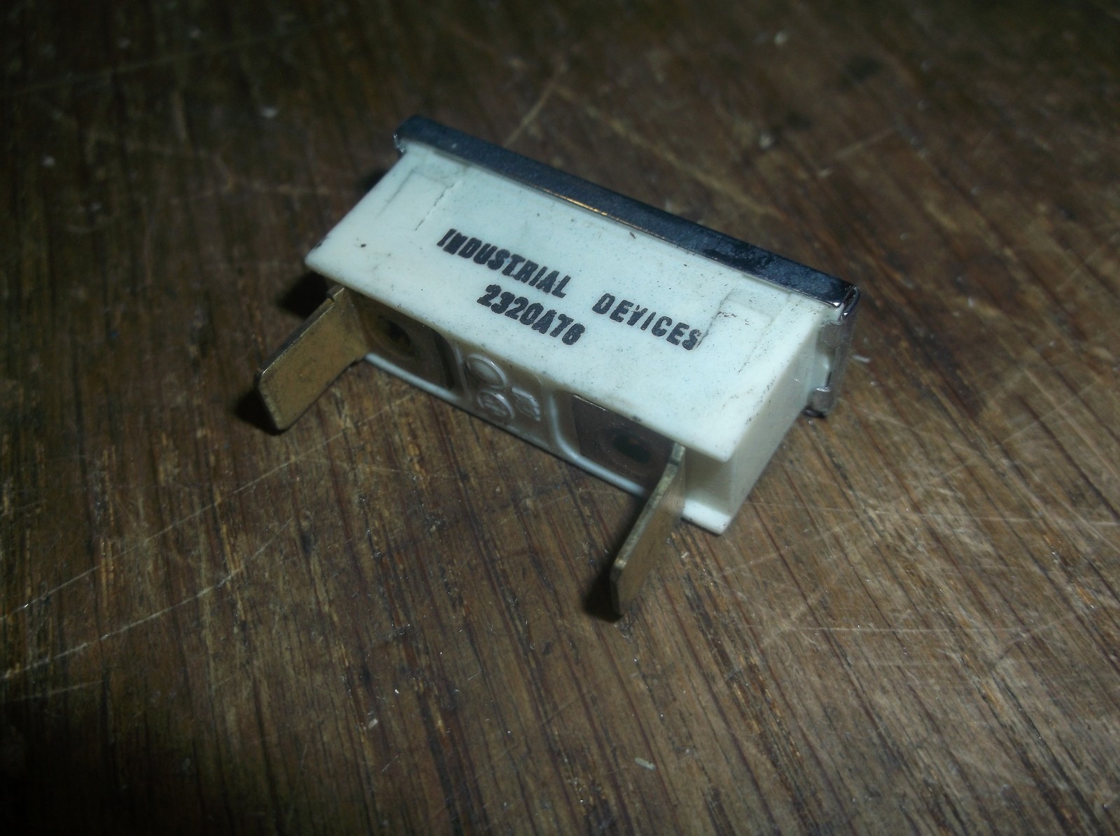 Industrial Devices 2320A76 Red Light *FREE SHIPPING*