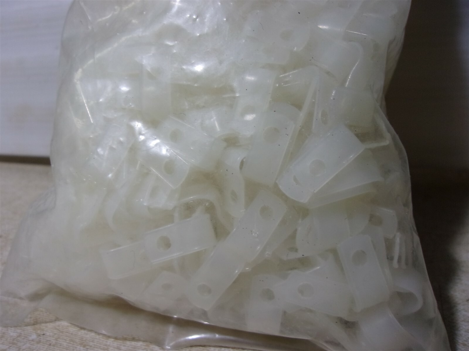 NEW Catamount Weckesser Cable Clips 1/8″ Bag of 500 pcs *FREE SHIPPING*