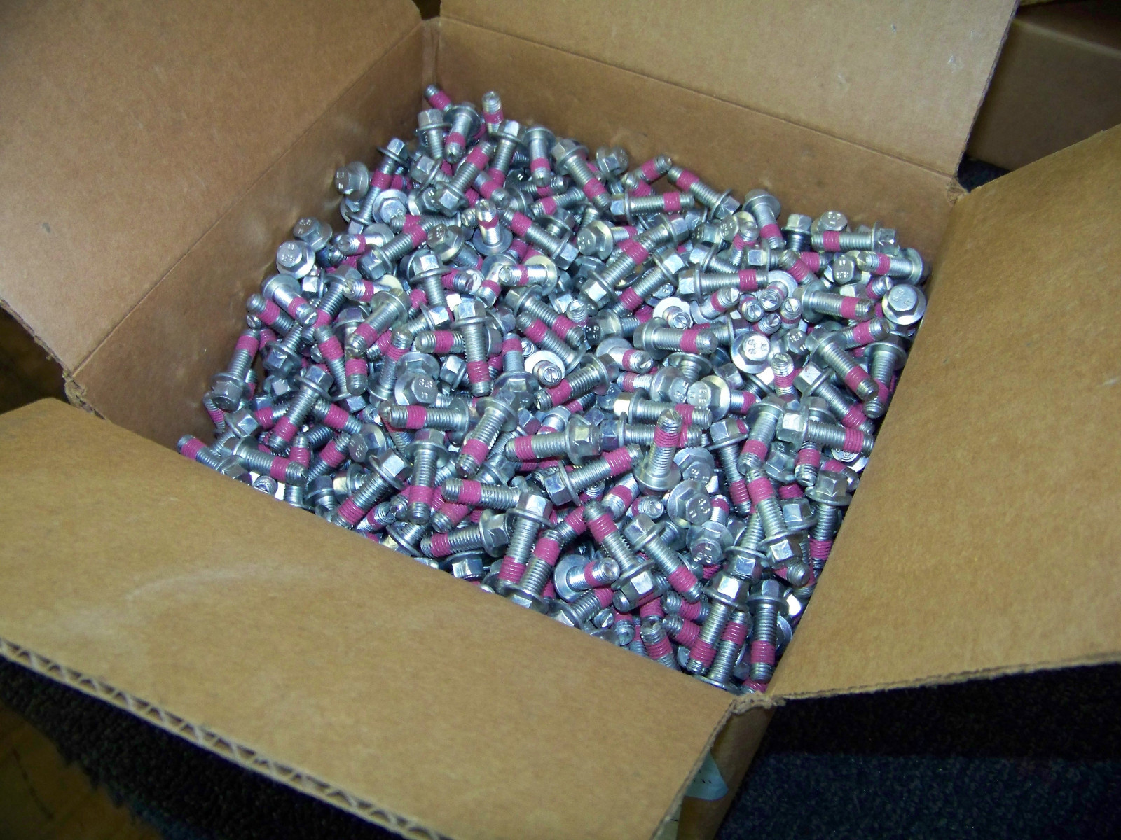 Nucor Fasteners M8-1.25x25mm hex flange bolts zinc class 8 1000ea part# 3599804