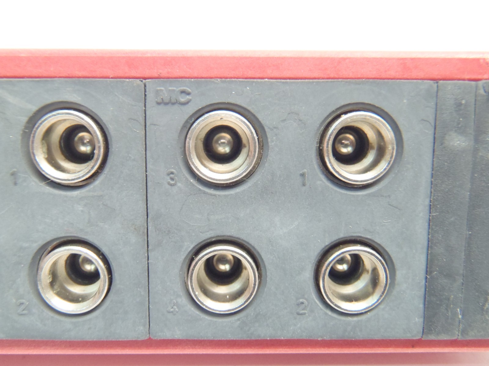 Staubli Combitac 8-Port Check Ball Pass Through Module