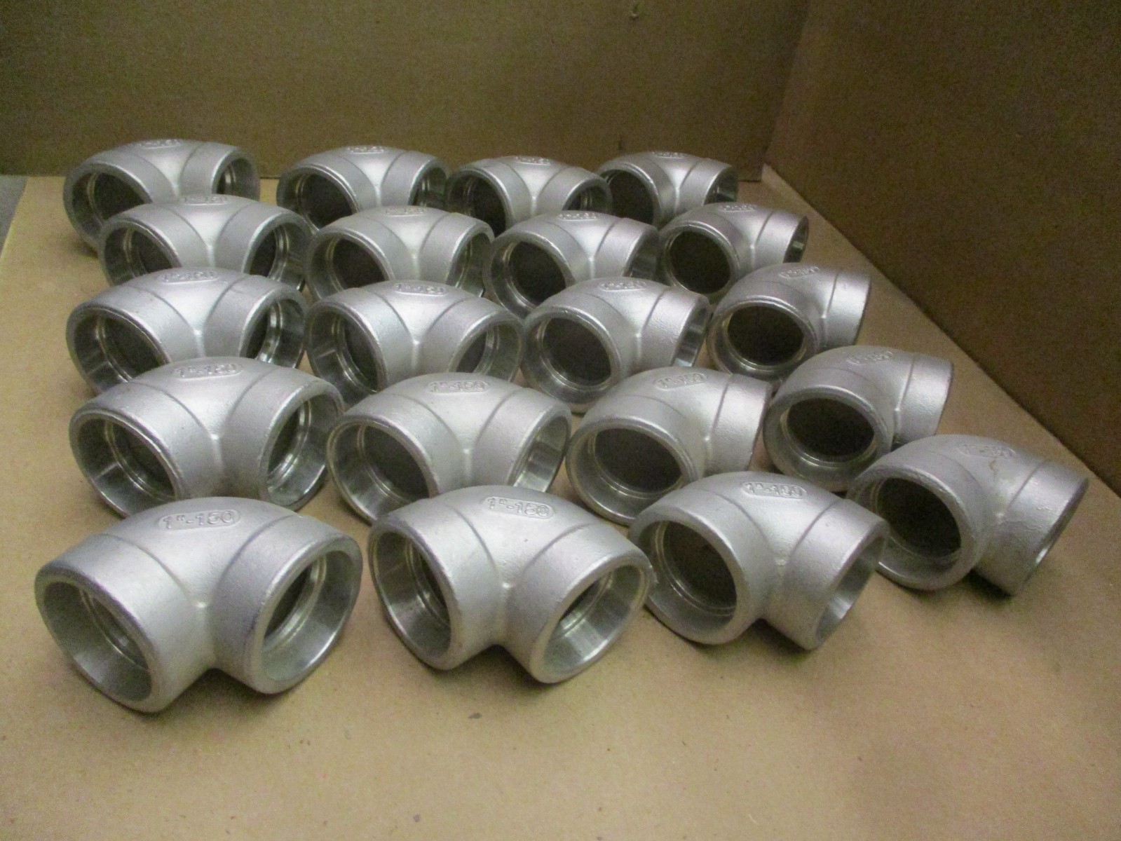 New Open Box of 20 Pieces 90 Degree Elbows SS Coupling M316 1″-150 52654IPL