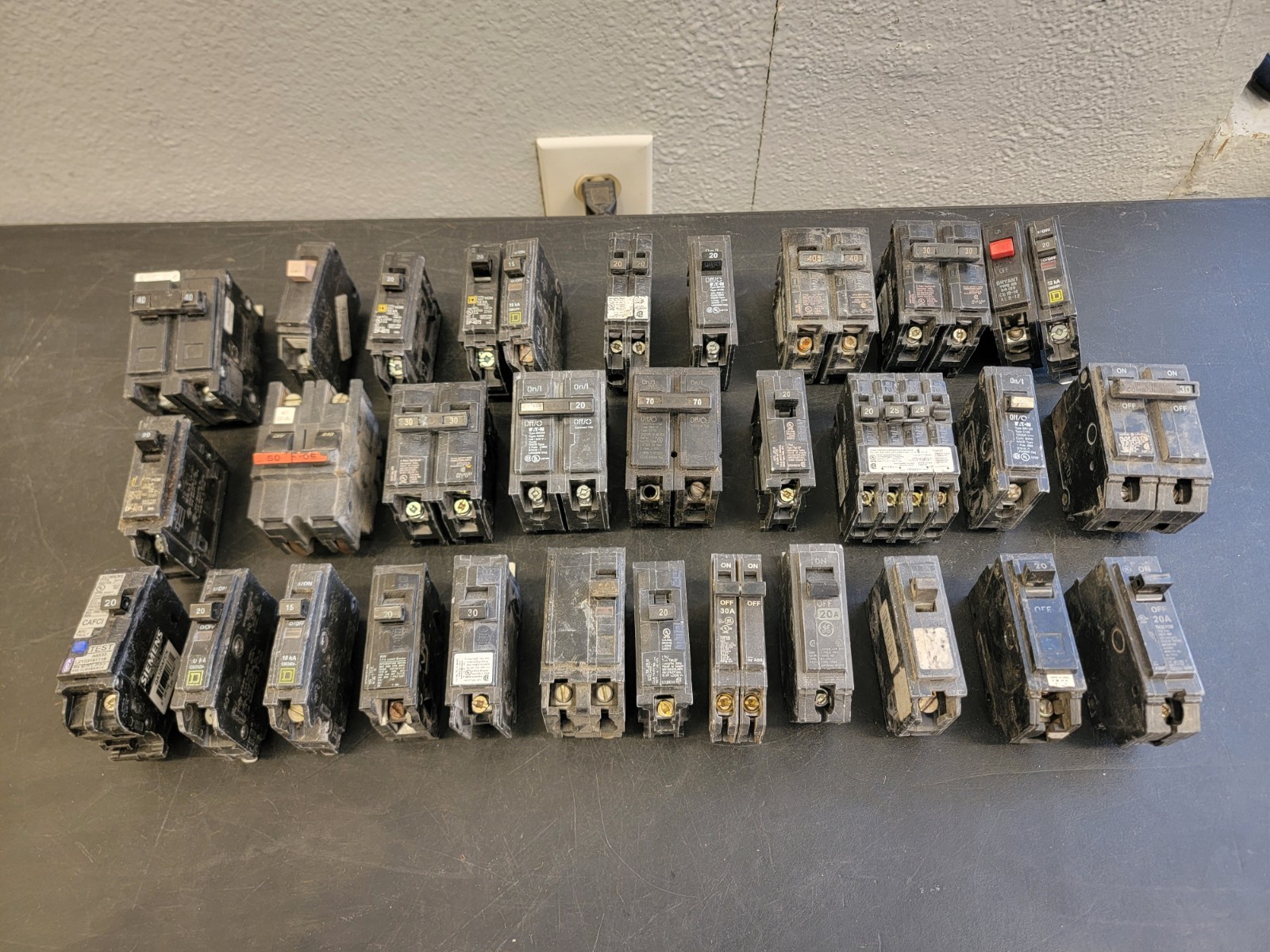 Lot of 32 Circuit Breakers Various Amps See Photos