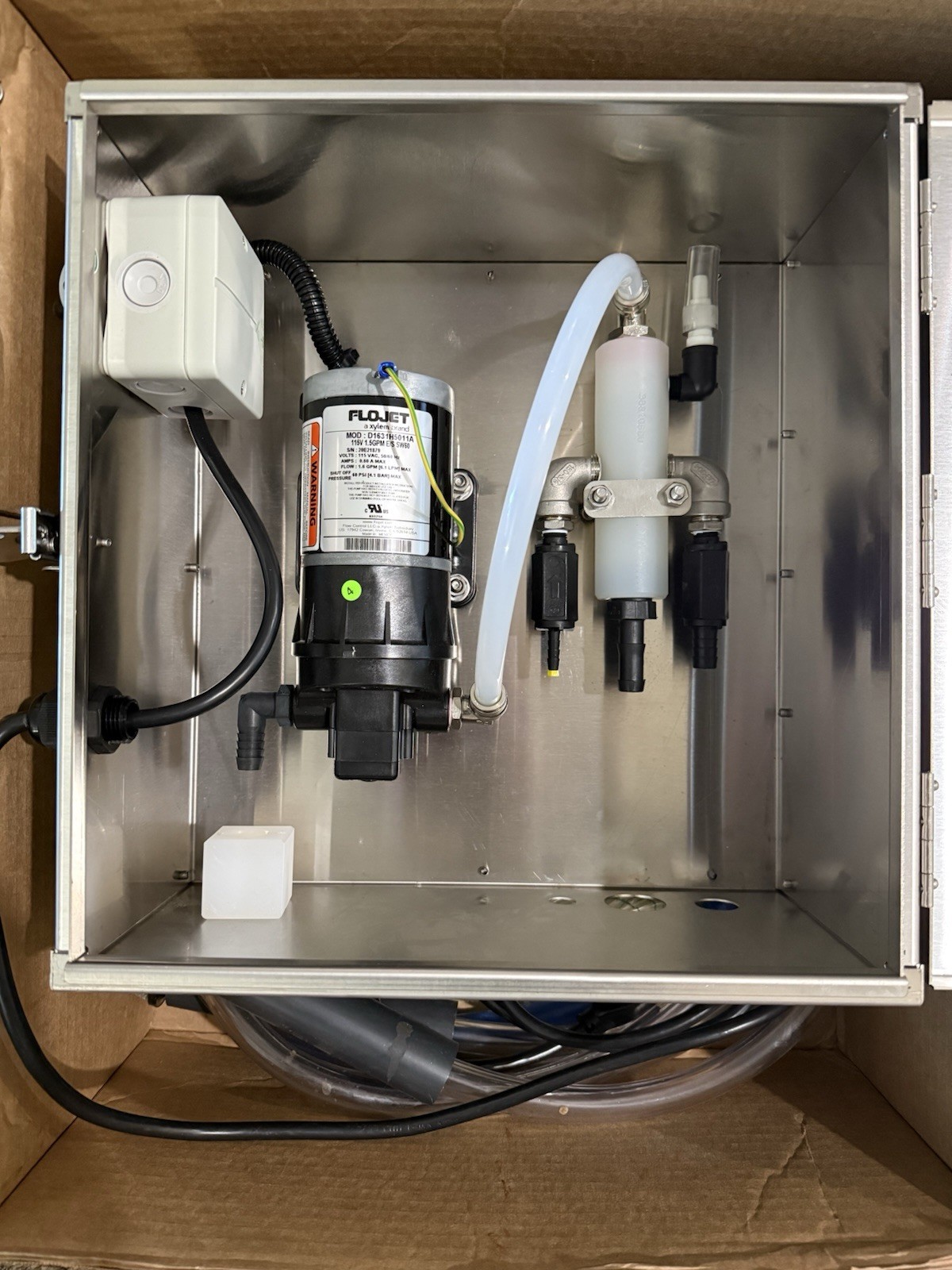 Lafferty DECON 7 105HCDU Electric Mixing Station w/ Pump & Tubing