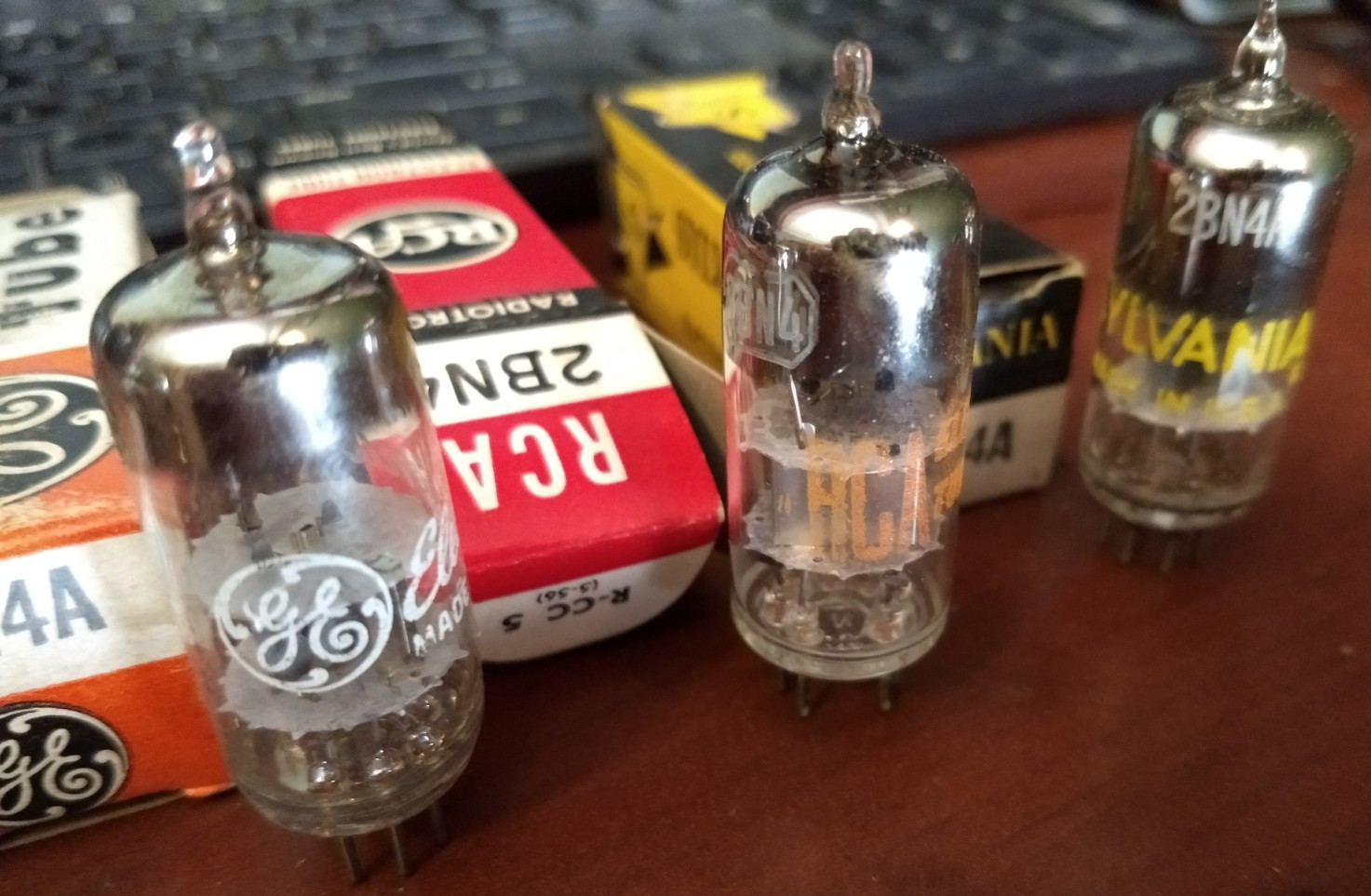 LOT OF 4 NOS ELECTRONIC TUBES 2BN4/A RCA GE SYLVANIA – STANDARD TUNER is RED TIP