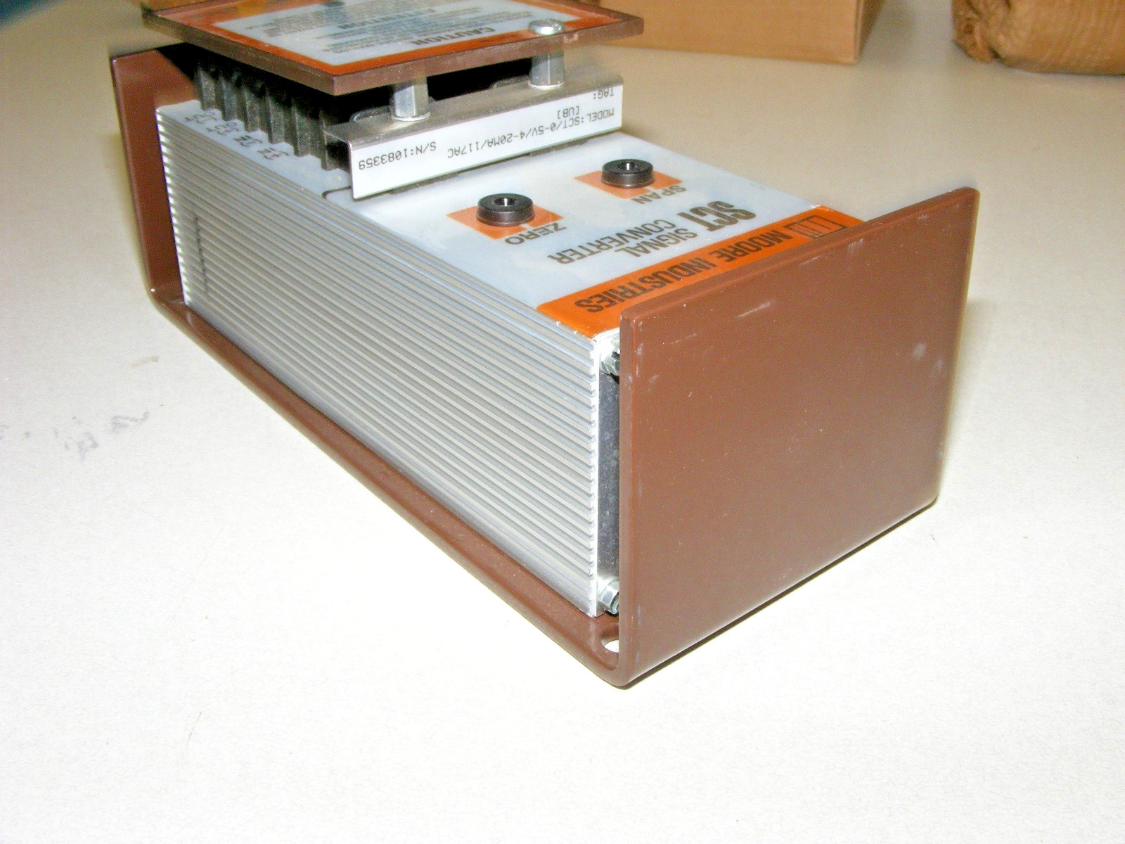 Moore Industries SCT Signal Converter SCT/0-5V/4-20MA/117AC (zz)