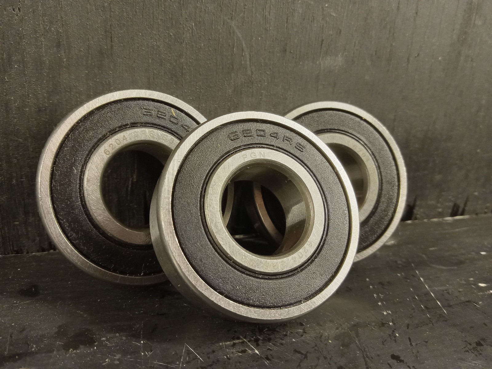 3 NEW PGN 6204-2RS RADIAL DEEP GROOVE BALL BEARINGS NNB ***MAKE OFFER***
