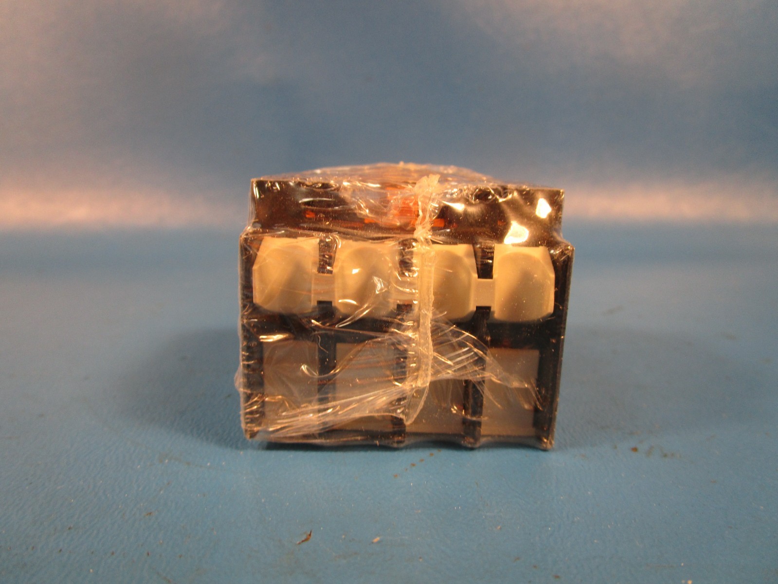Telemecanique LA1 DN22, AUXILIARY CONTACT, BLOCK TYPE, 2 NO / 2 NC, 6 AMP