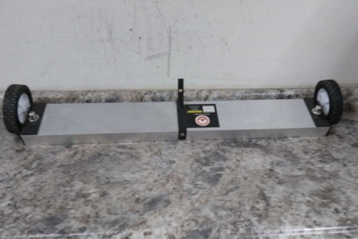 Mag-Mate FS3600 36 In Magnet Length 240 Lb Pull Cap Magnetic Floor Sweeper