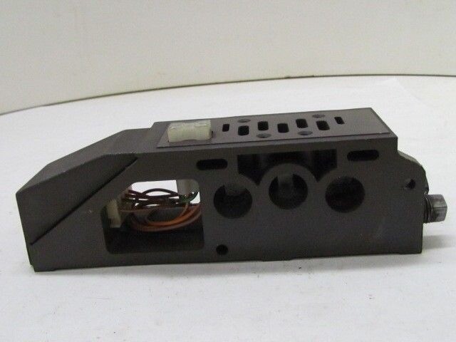 Numatics ISO 5599/II Manifold Base Block Plug-In 1/4″ NPT Ports NON “Z” Board