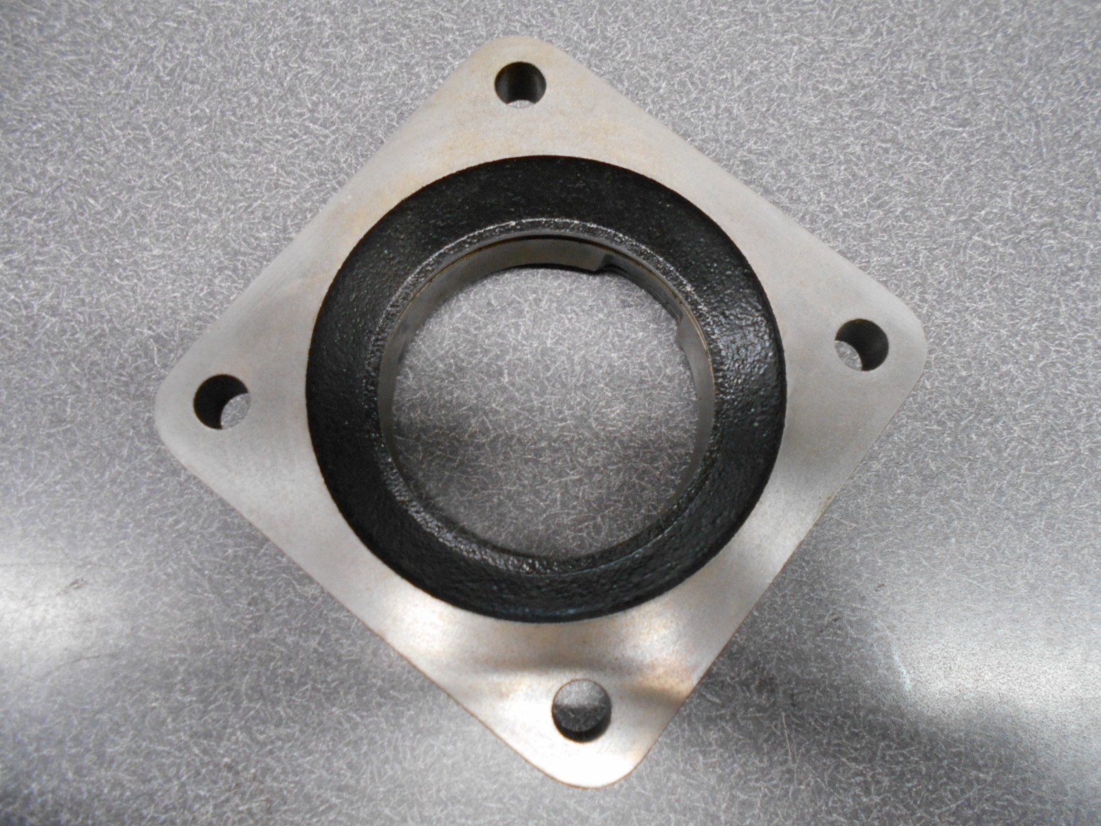 Burns/Tisco 90mm 4-Bolt Greasable Bearing Flange. F90-R. NEW!