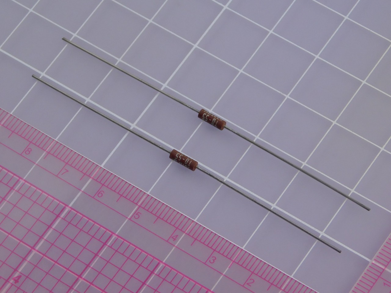 Lot of 33 TRW RN55D3011F Metal Film Resistors – Through Hole 3.01kOhms 100mW 1%