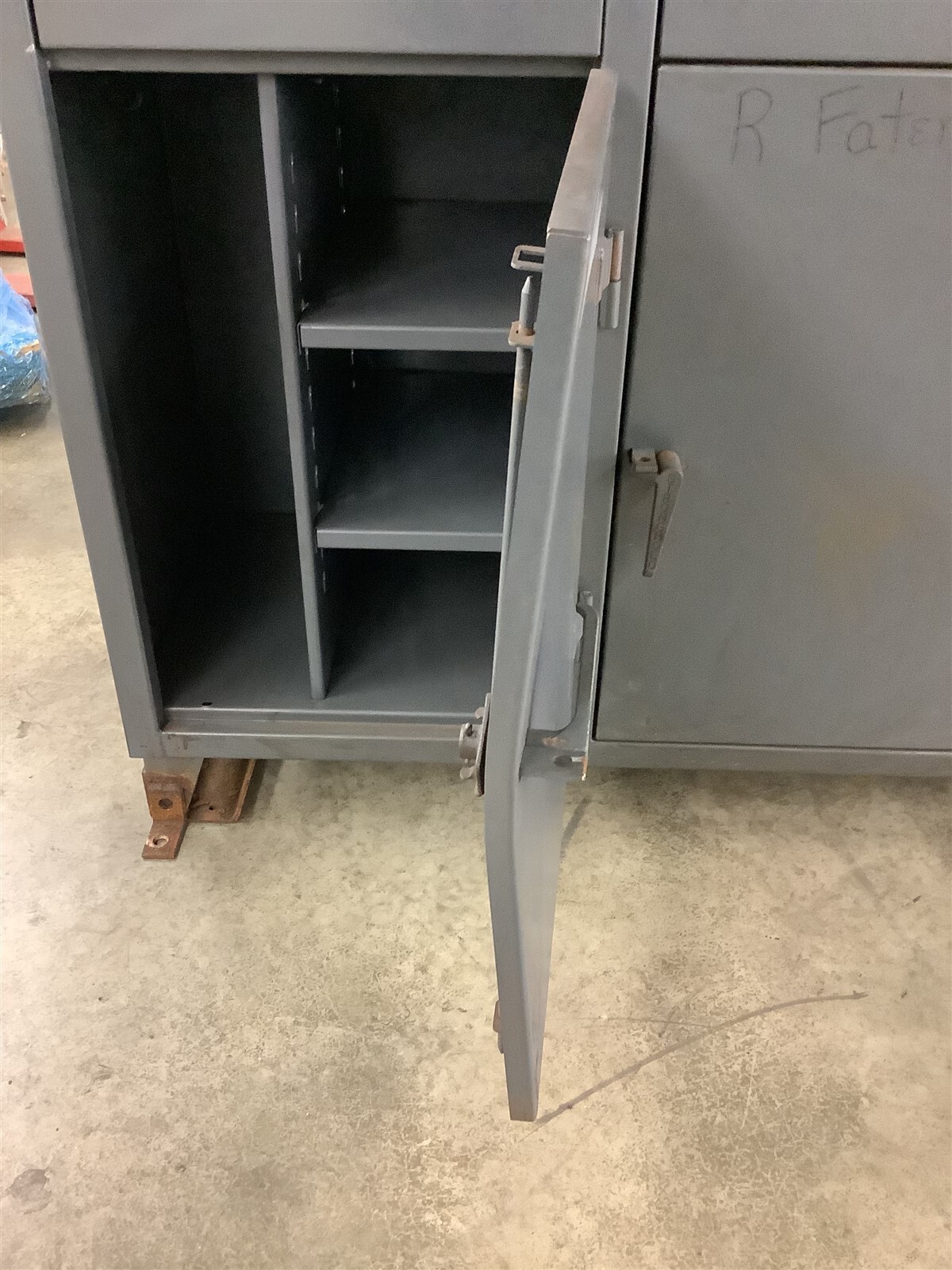 Stronghold 8 Locker Cabinet 8′-2″ W x 6-1/2′ T x 2′ L