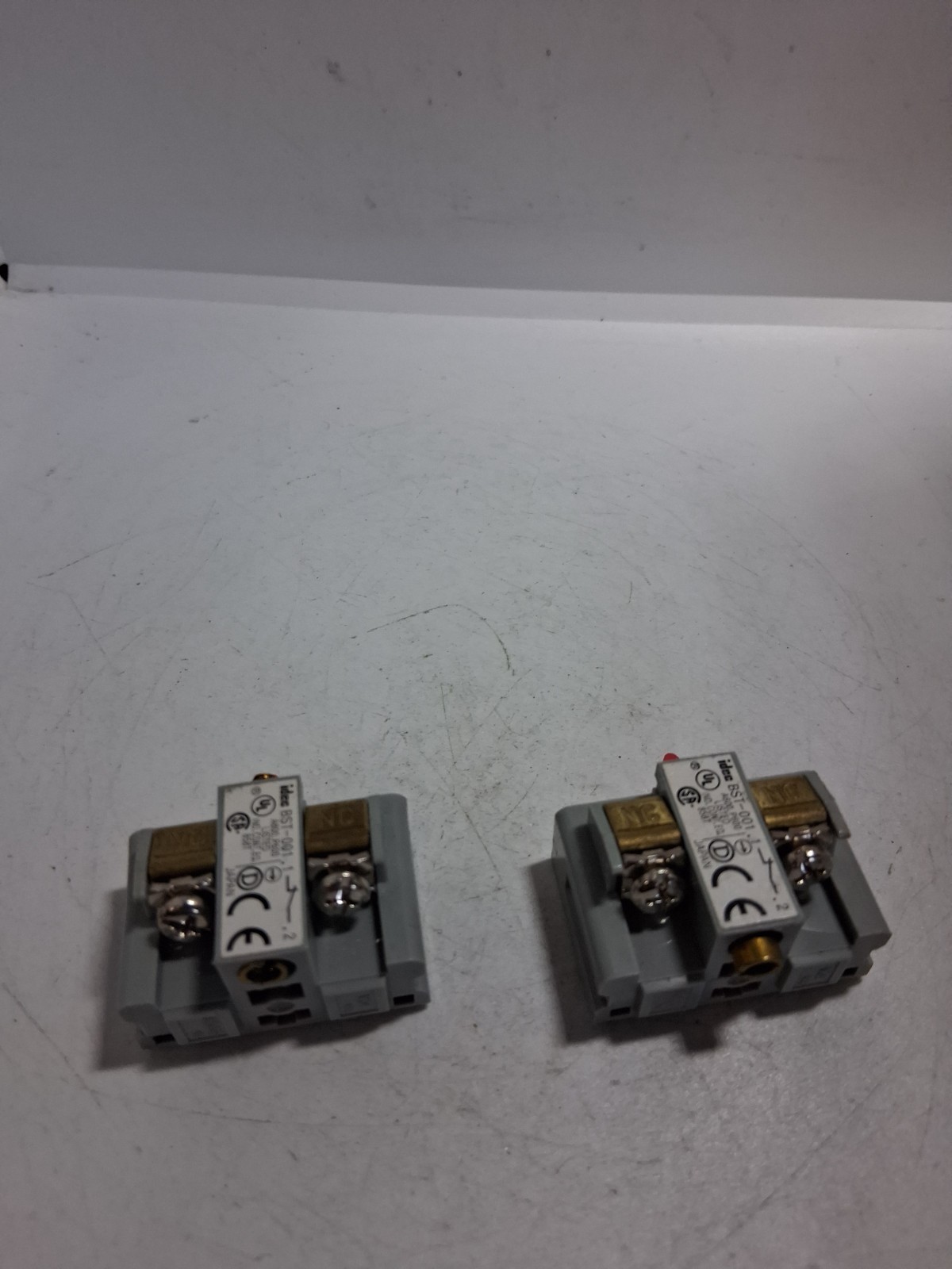 IDEC BST-001 CONTACT BLOCK 1NC A600 P600 (LOT OF 2) NNB