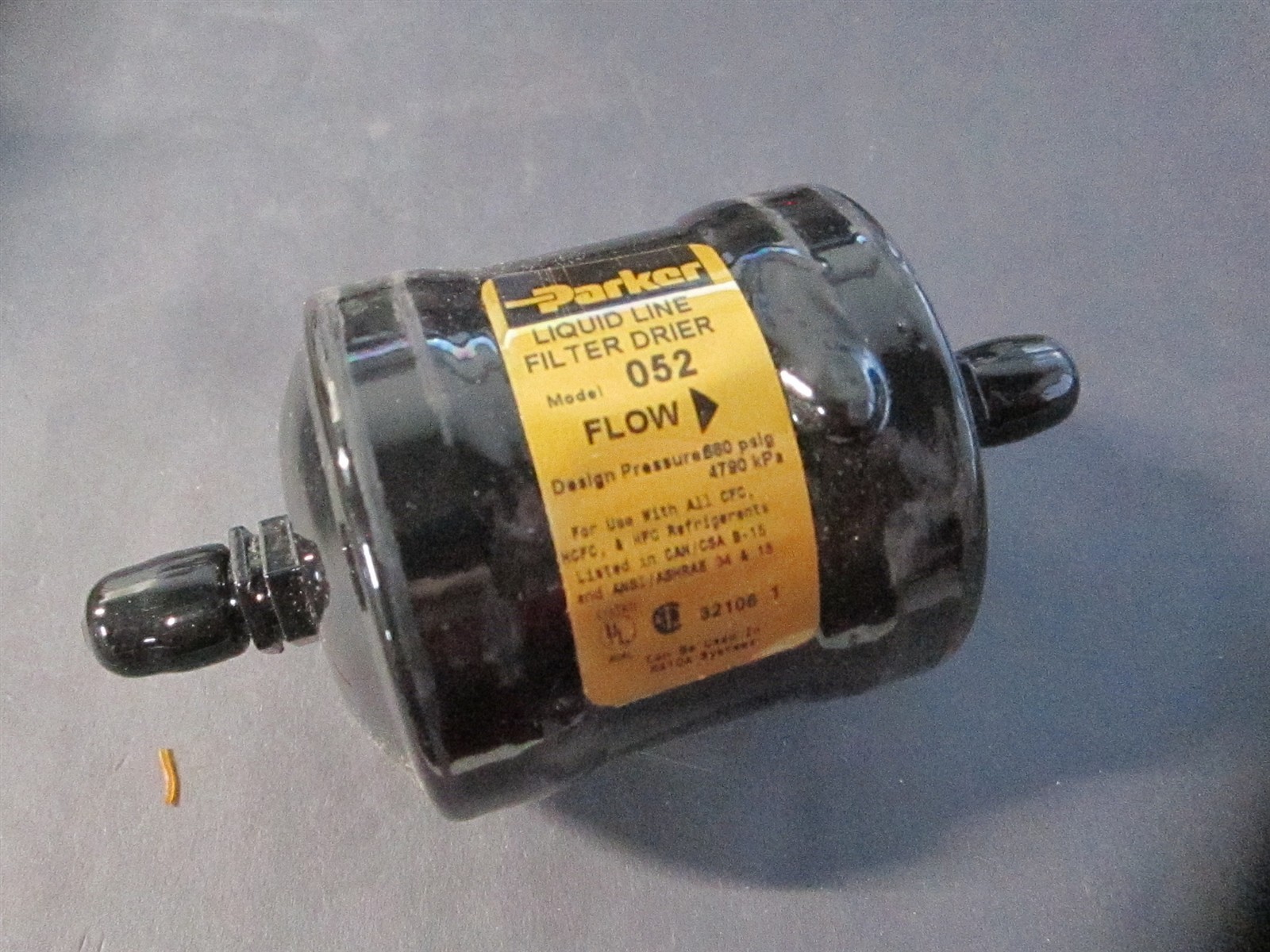 Parker (LLD 052) 1/4″ Flare 3-1/2″ x 1/4″ x 4-3/4″ Liquid Line Filter Dryer