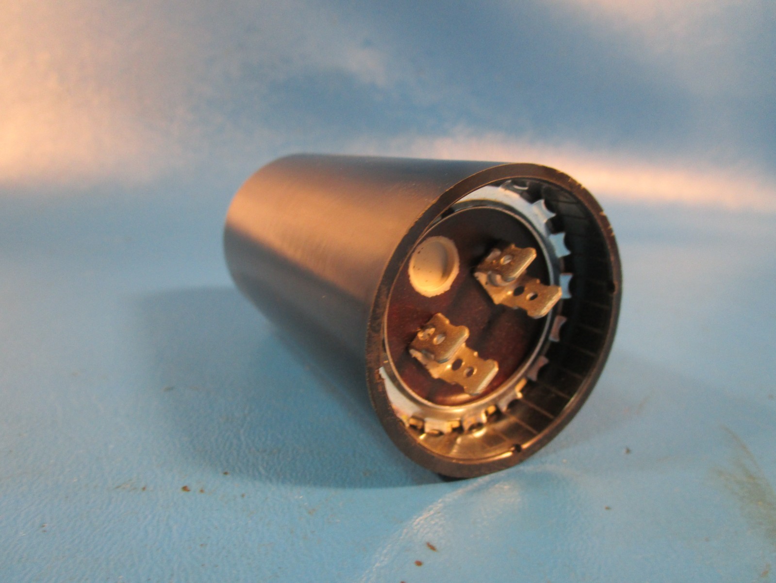 Dayton 2MDT9, Motor Start Capacitor, 400-480 MFD, Round