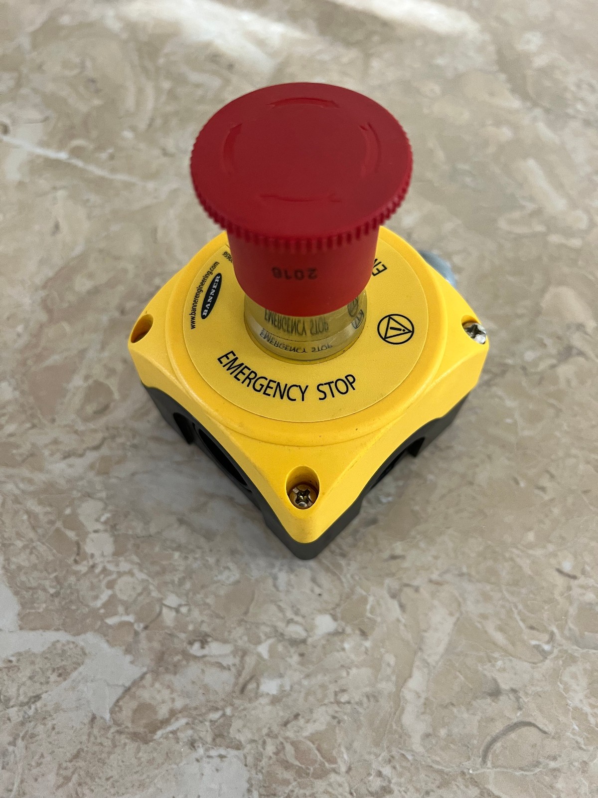 BANNER ESL-30/60-120656 EMERGENCY STOP BUTTON *USED*
